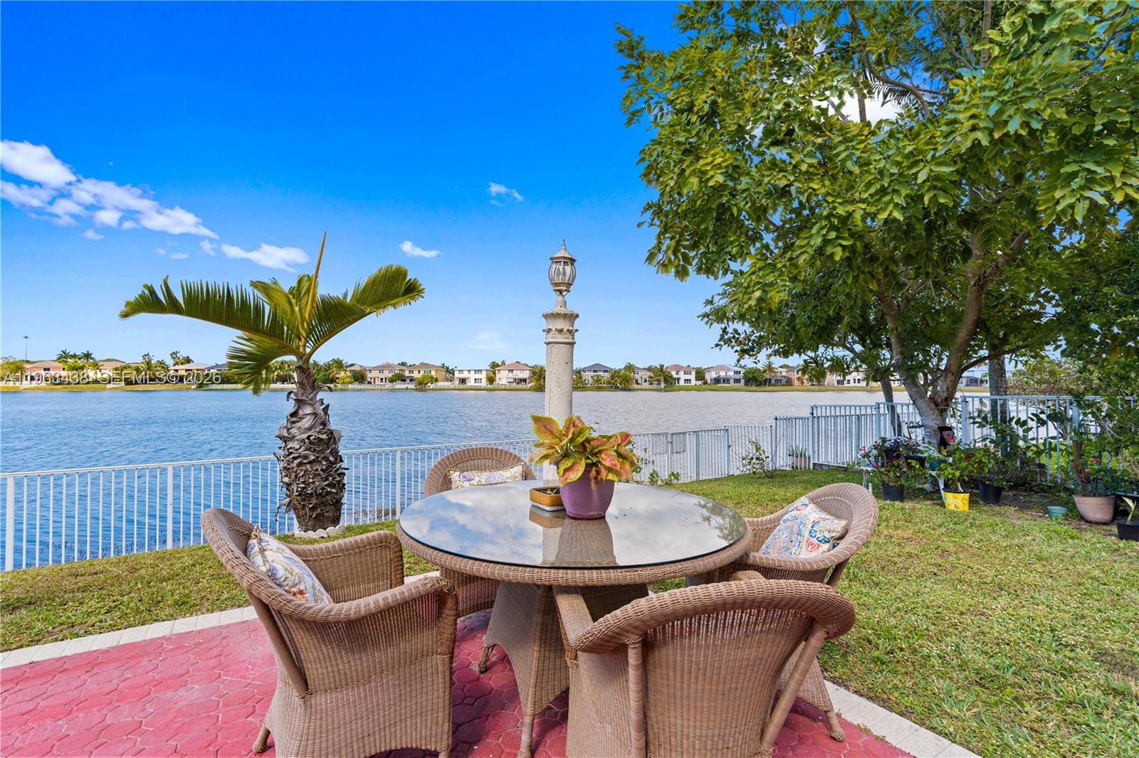 SILVER SHORES - Residential