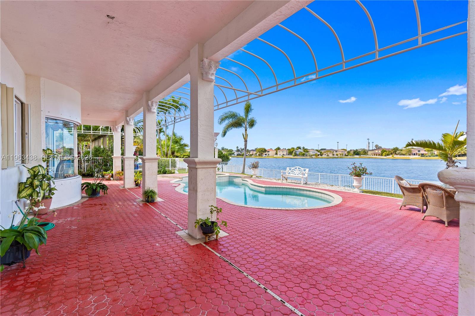 SILVER SHORES - Residential