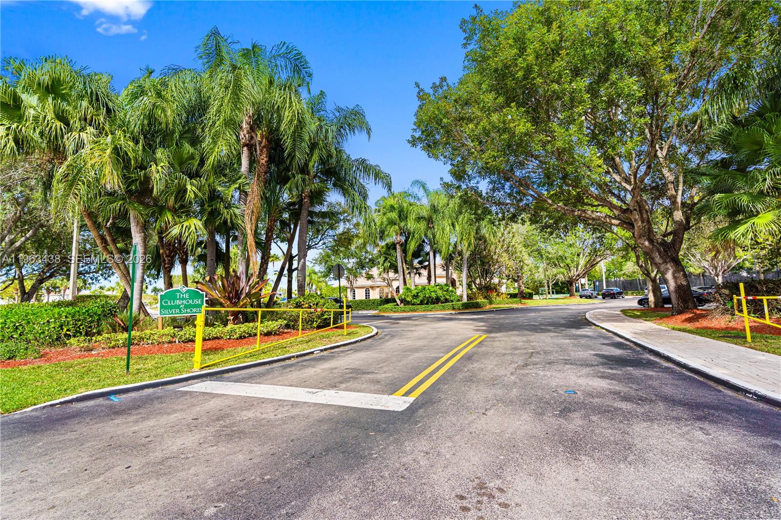 SILVER SHORES - Residential