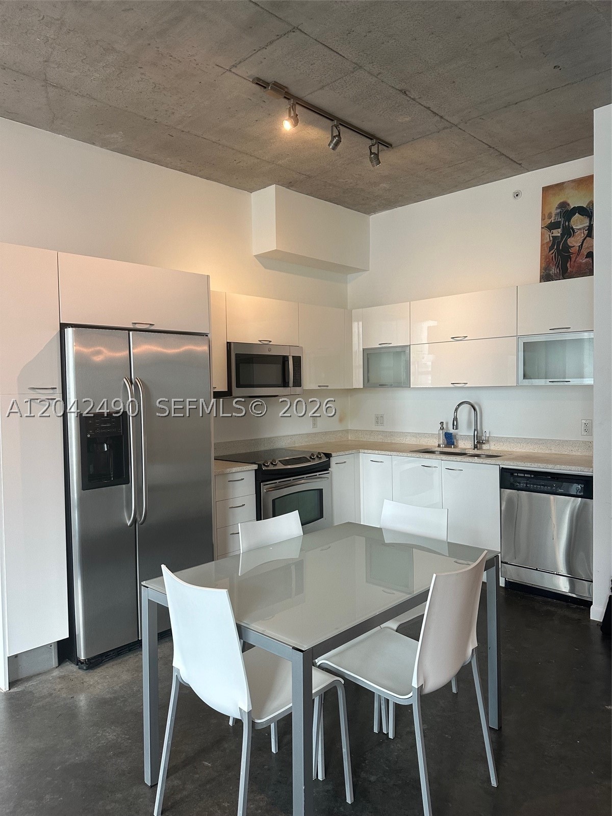 THE LOFT DOWNTOWN II COND - Residential Lease
