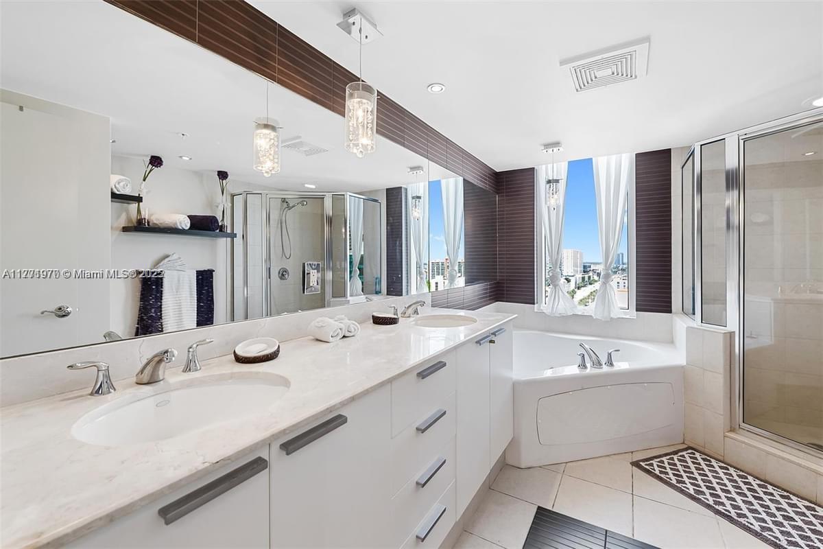 LA PERLA CONDO - Residential
