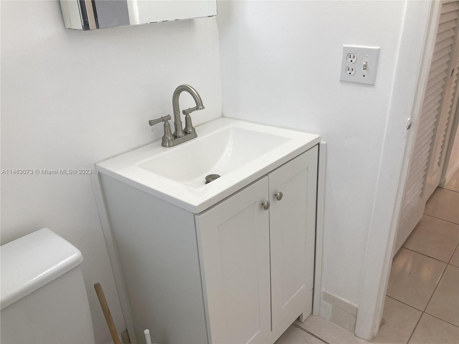 WARRENTON HOUSE CONDO - Residential