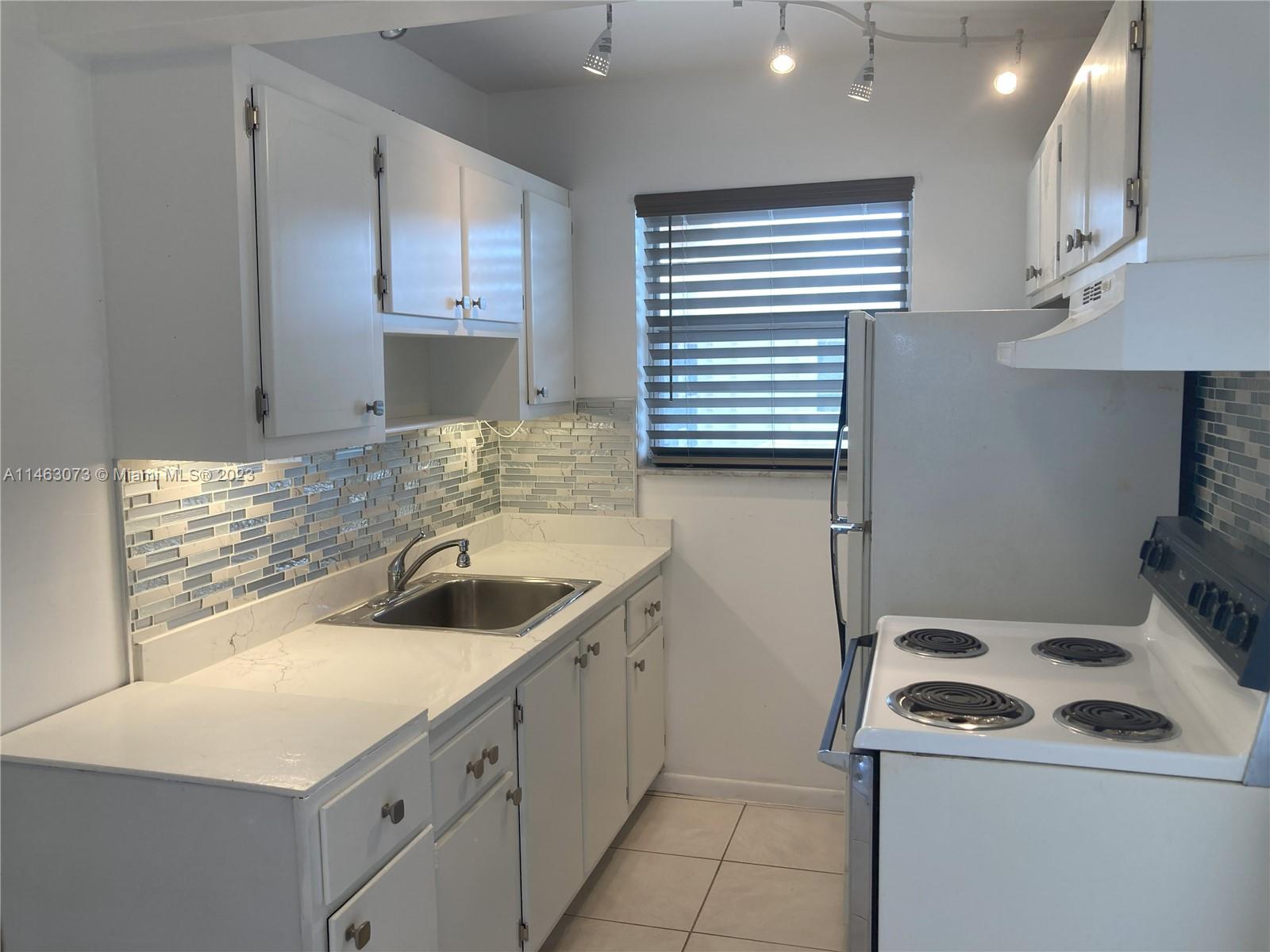WARRENTON HOUSE CONDO - Residential