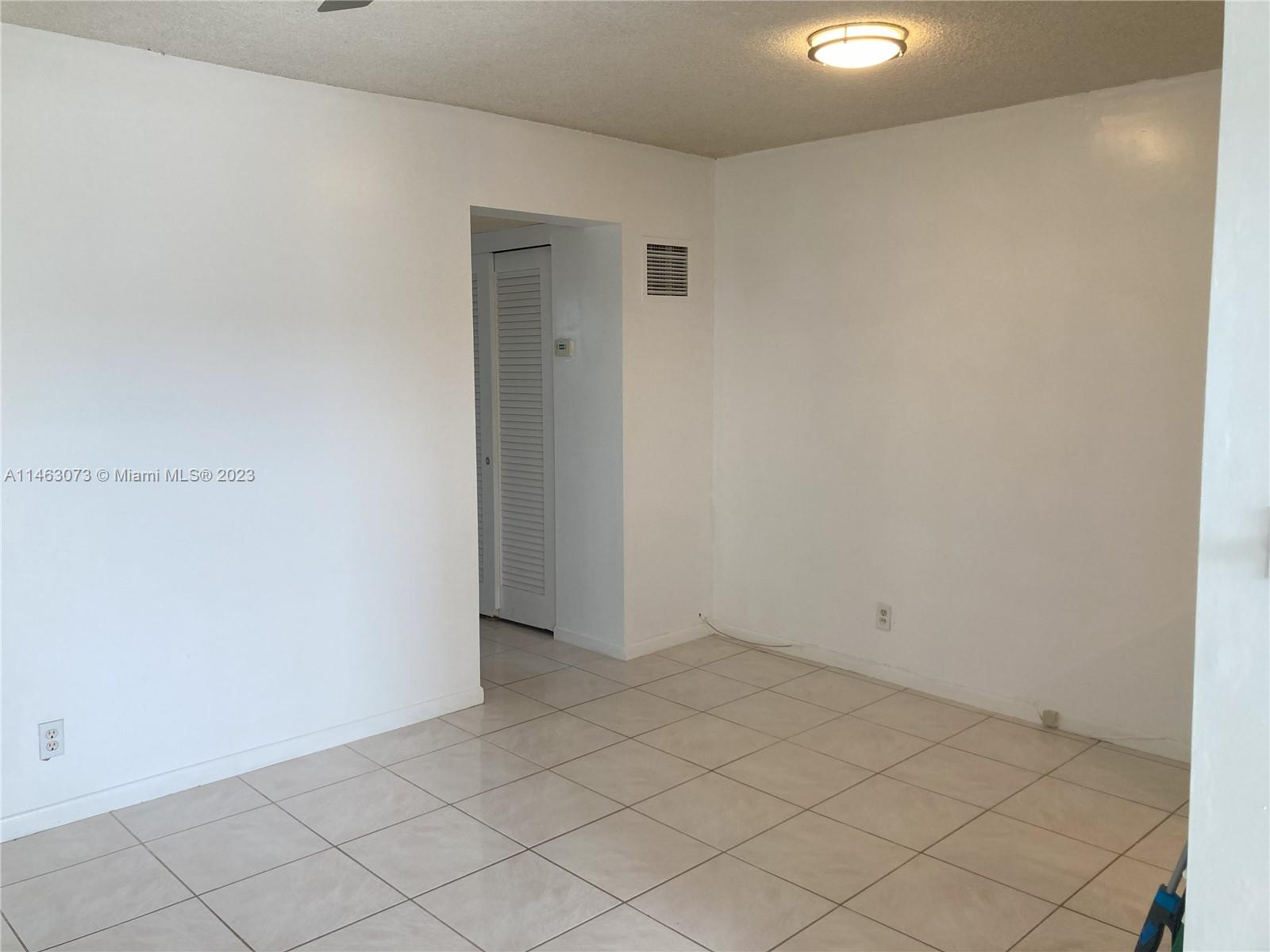 WARRENTON HOUSE CONDO - Residential