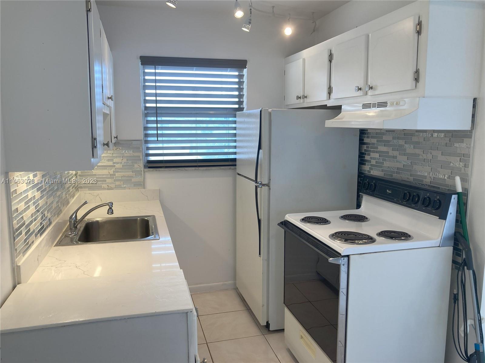 WARRENTON HOUSE CONDO - Residential