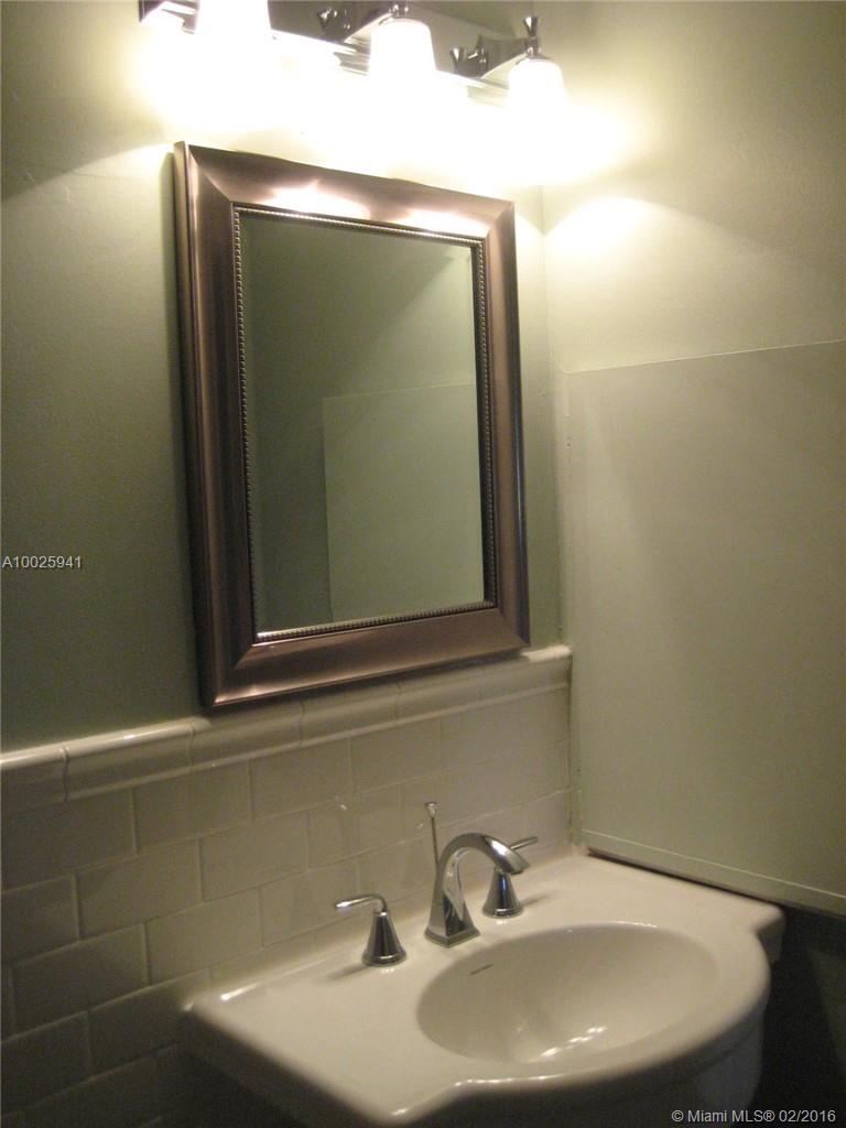 ROYAL POINCIANA CONDO - Residential Lease