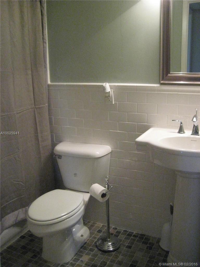 ROYAL POINCIANA CONDO - Residential Lease