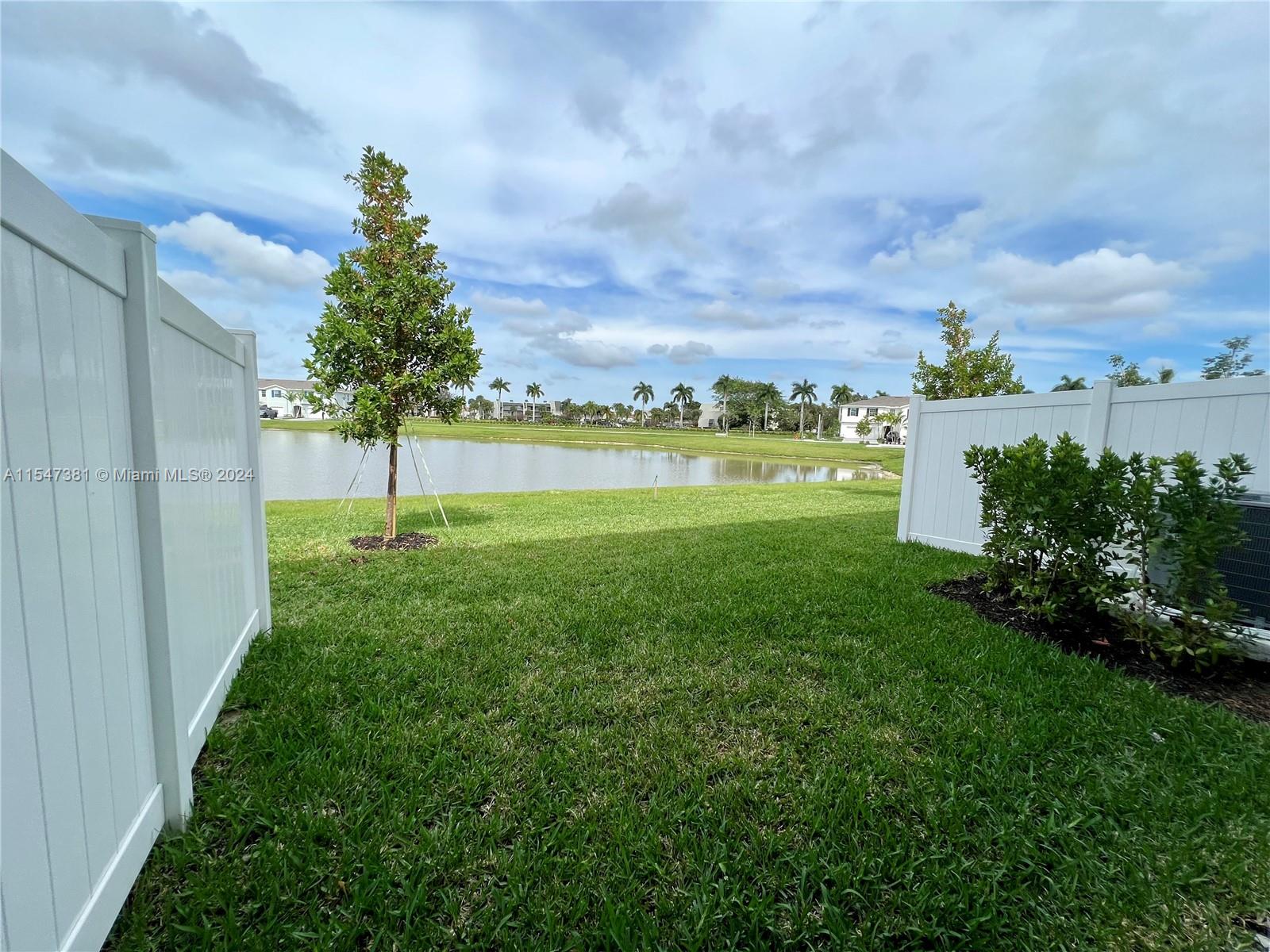 BRAND NEW 3 BED/2.5 BATHS LAKE FRONT!. NEWEST LENNAR COMMUNITY TH INSIDE LAKESHORES AT THE
FOUNTAIN. GATED. HURRICANE IMPACT WINDOWS AND SLIDING GLASS DOORS. QUARTZ COUNTERTOPS, SS APPLIANCES. HIGH SPEED INTERNET INCLUDED. LIVE WITHIN MINUTES OF GREAT LUXURIOUS SHOPPINGS AT PALM BEACH OUTLETS AND THE GARDEN MALL. POOL WILL BE READY SOON. INSTRUCTIONS AT BROKERS REMARKS.