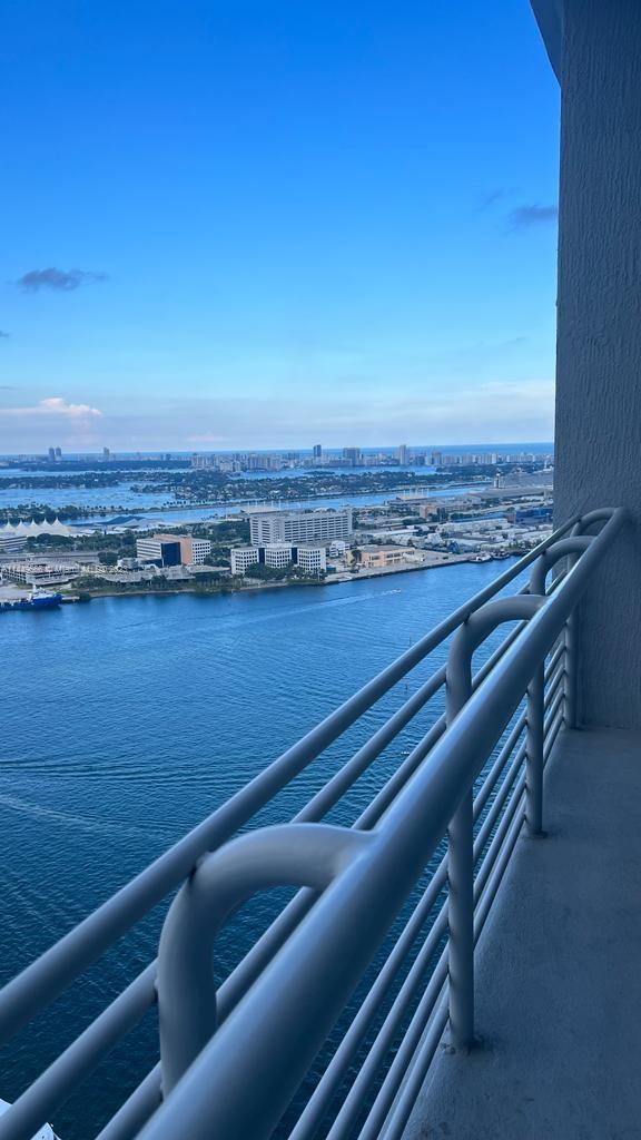 Spectacular open Bay and ocean views from this 2 bedrooms and 2 baths Penthouse with split plan floor plan unit. wood flooring throughout and remodeled bathrooms. Be in the heart of it all! Walk to Miami's finest restaurants and live in Downtown Miami's most dynamic building. Lots of amenities and a mini market and 2 restaurants on site.