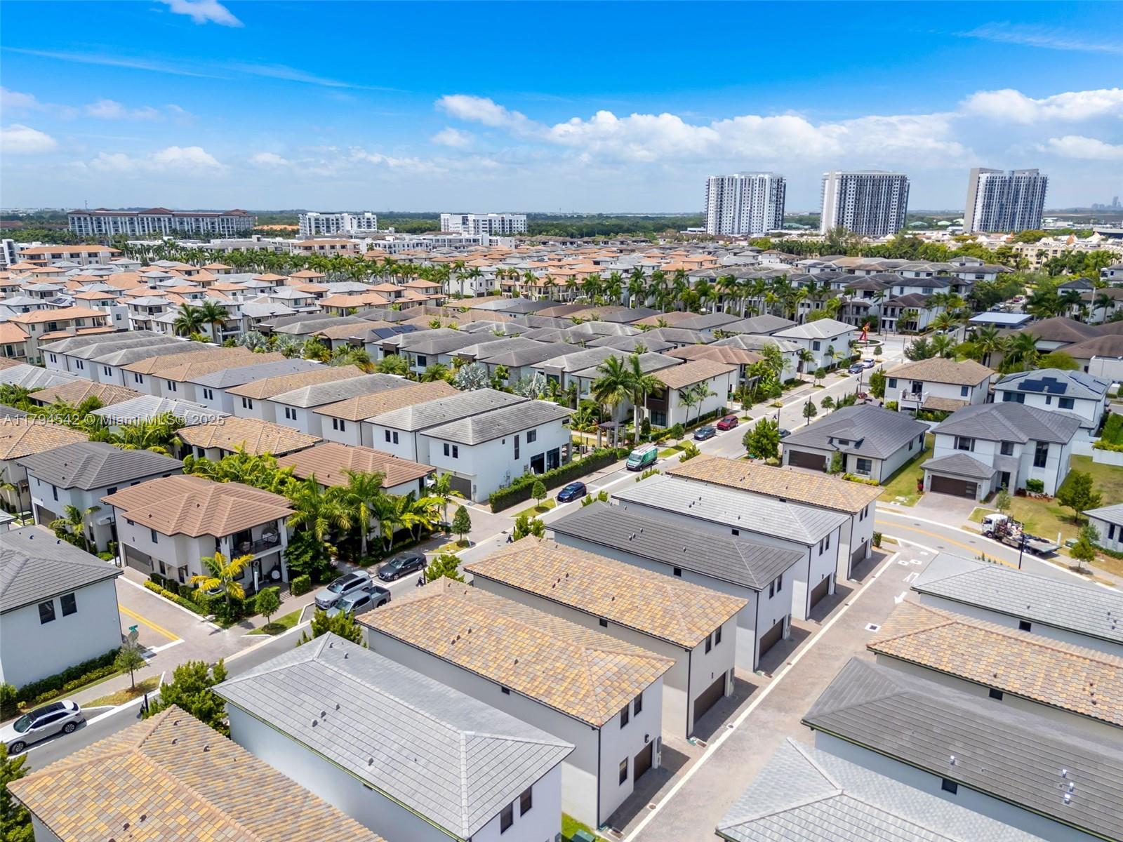DOWNTOWN DORAL SOUTH PHAS - Residential