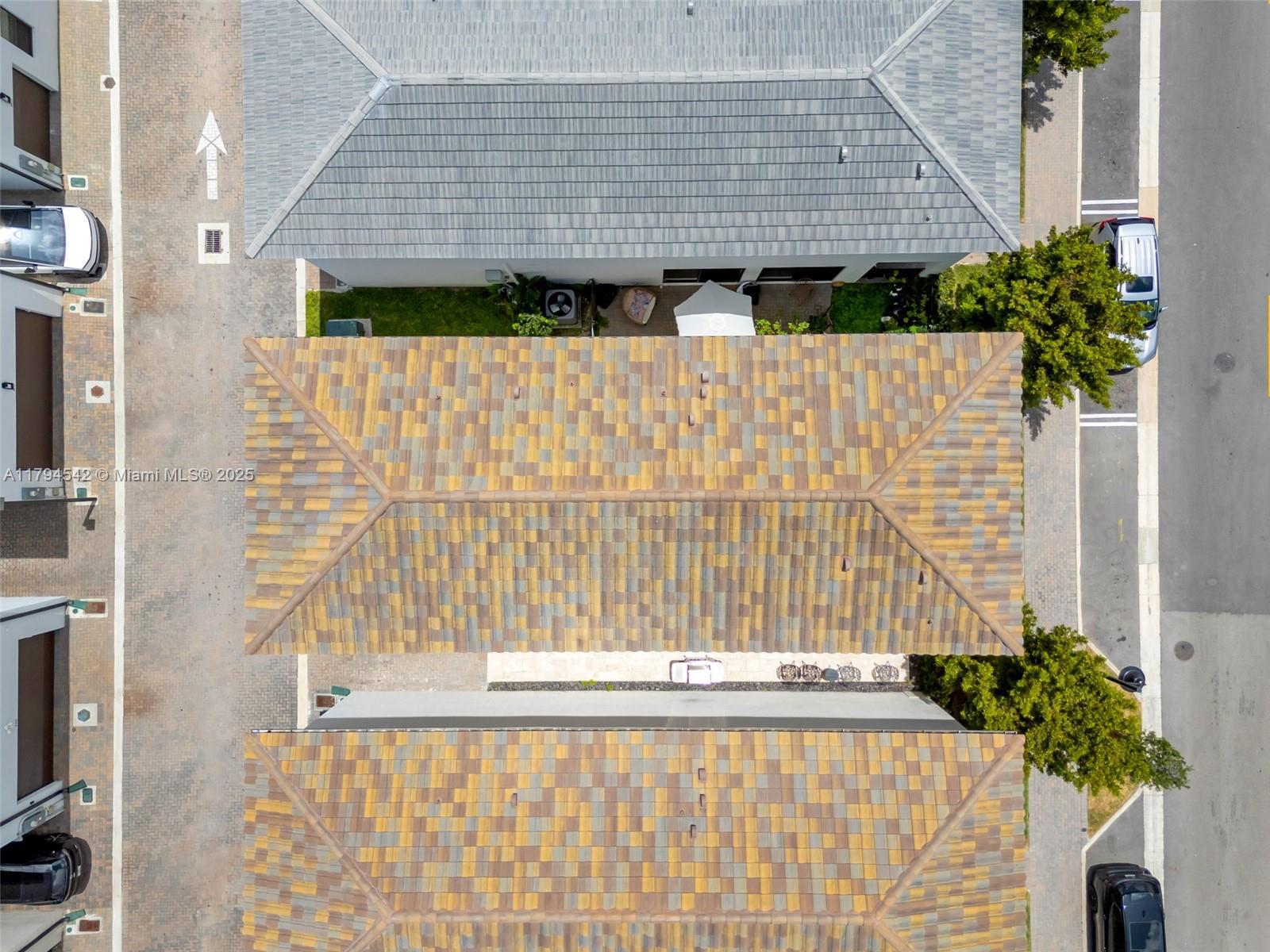 DOWNTOWN DORAL SOUTH PHAS - Residential