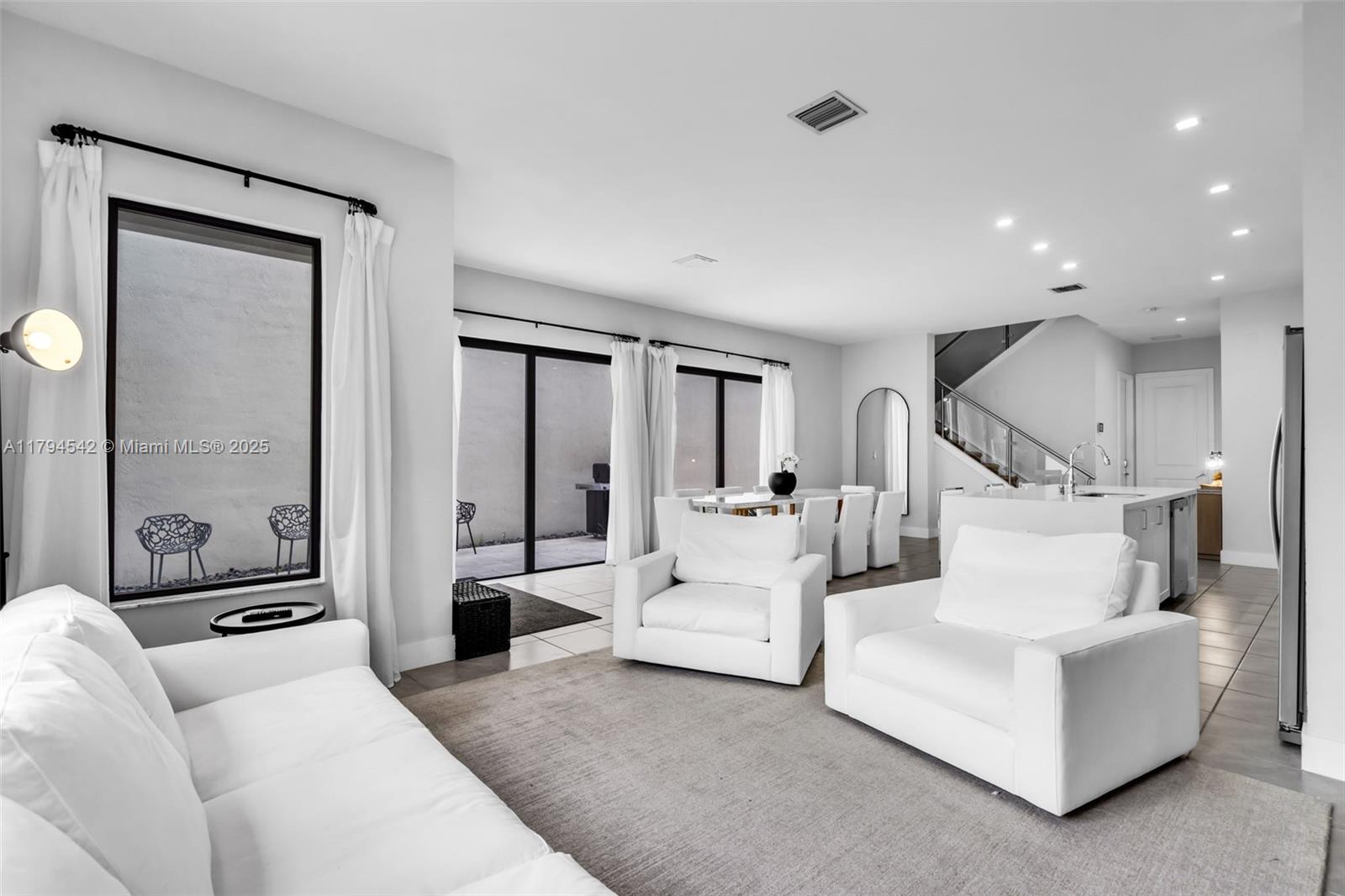 DOWNTOWN DORAL SOUTH PHAS - Residential