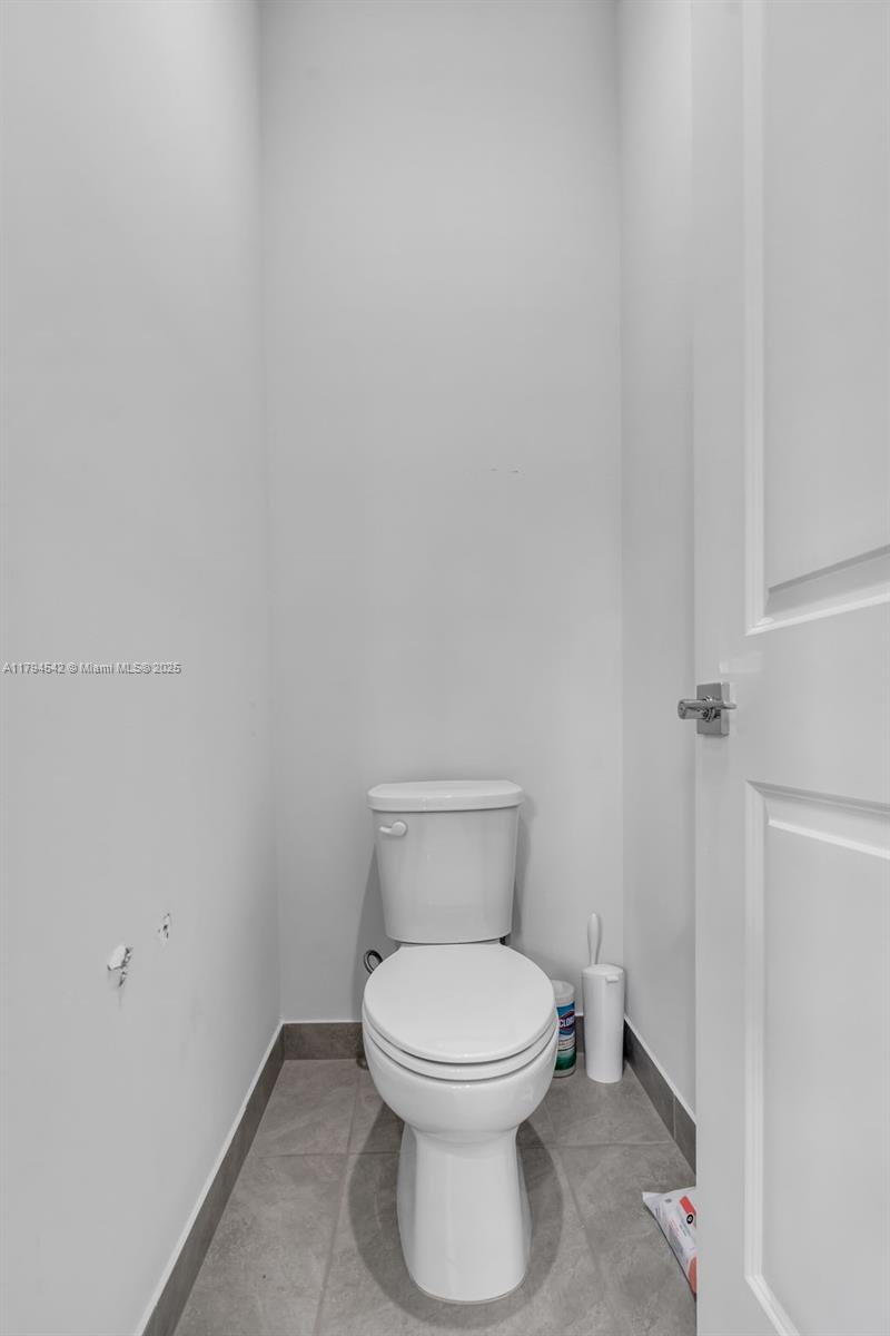 DOWNTOWN DORAL SOUTH PHAS - Residential
