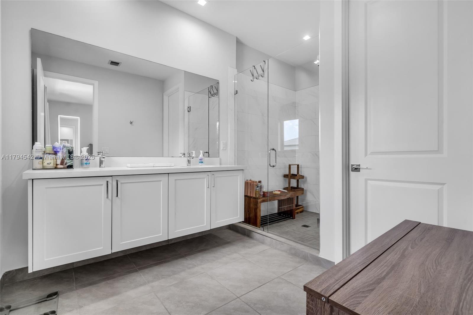 DOWNTOWN DORAL SOUTH PHAS - Residential