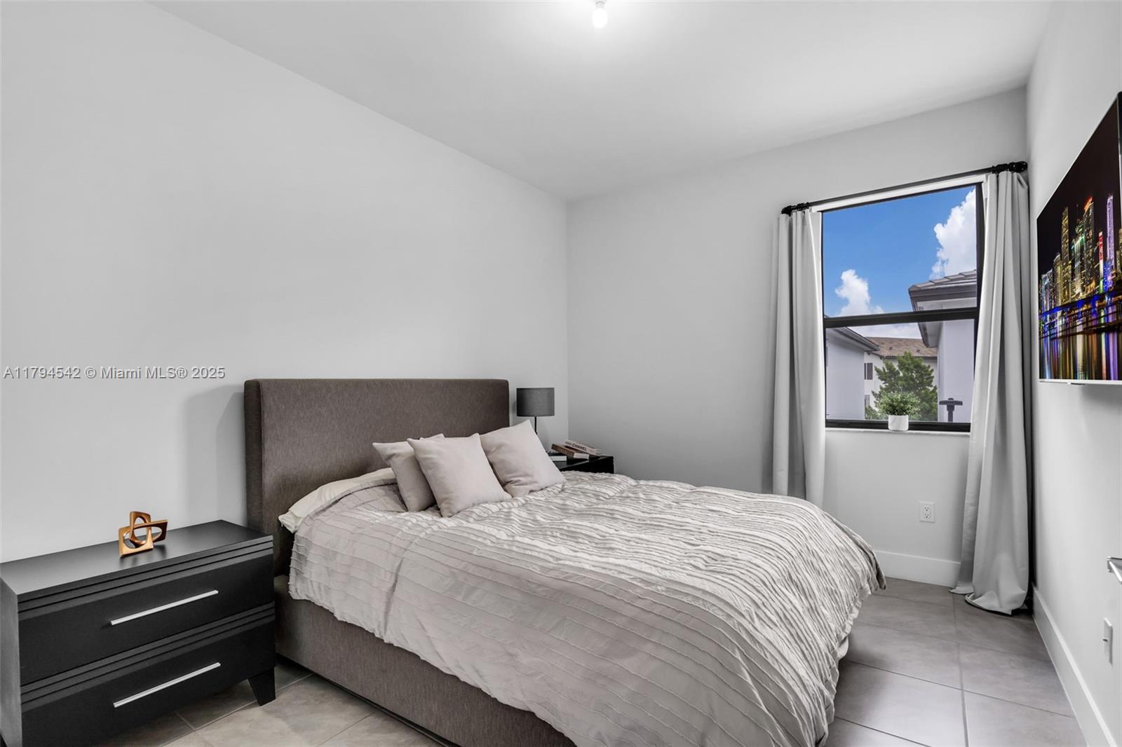 DOWNTOWN DORAL SOUTH PHAS - Residential