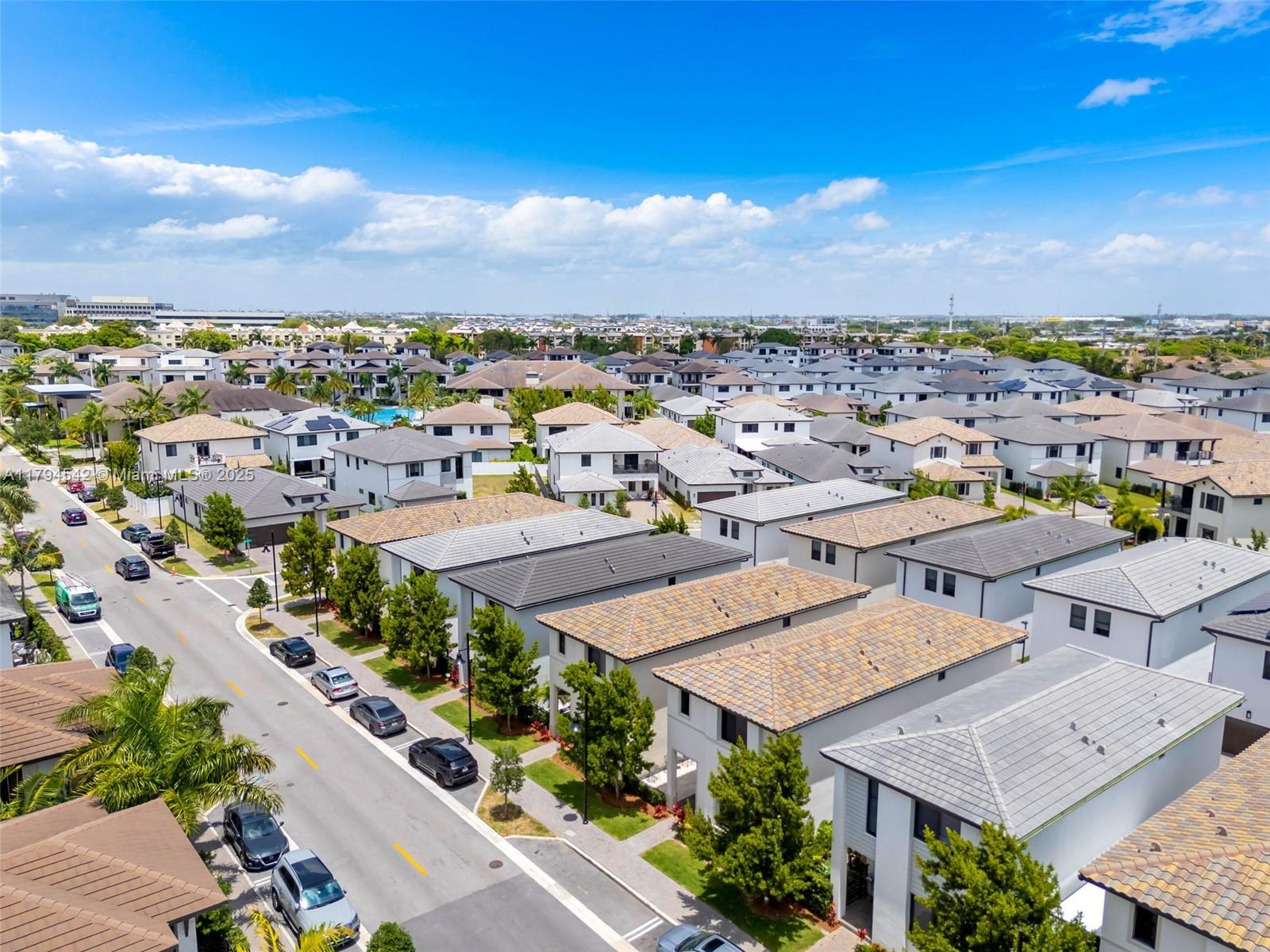 DOWNTOWN DORAL SOUTH PHAS - Residential