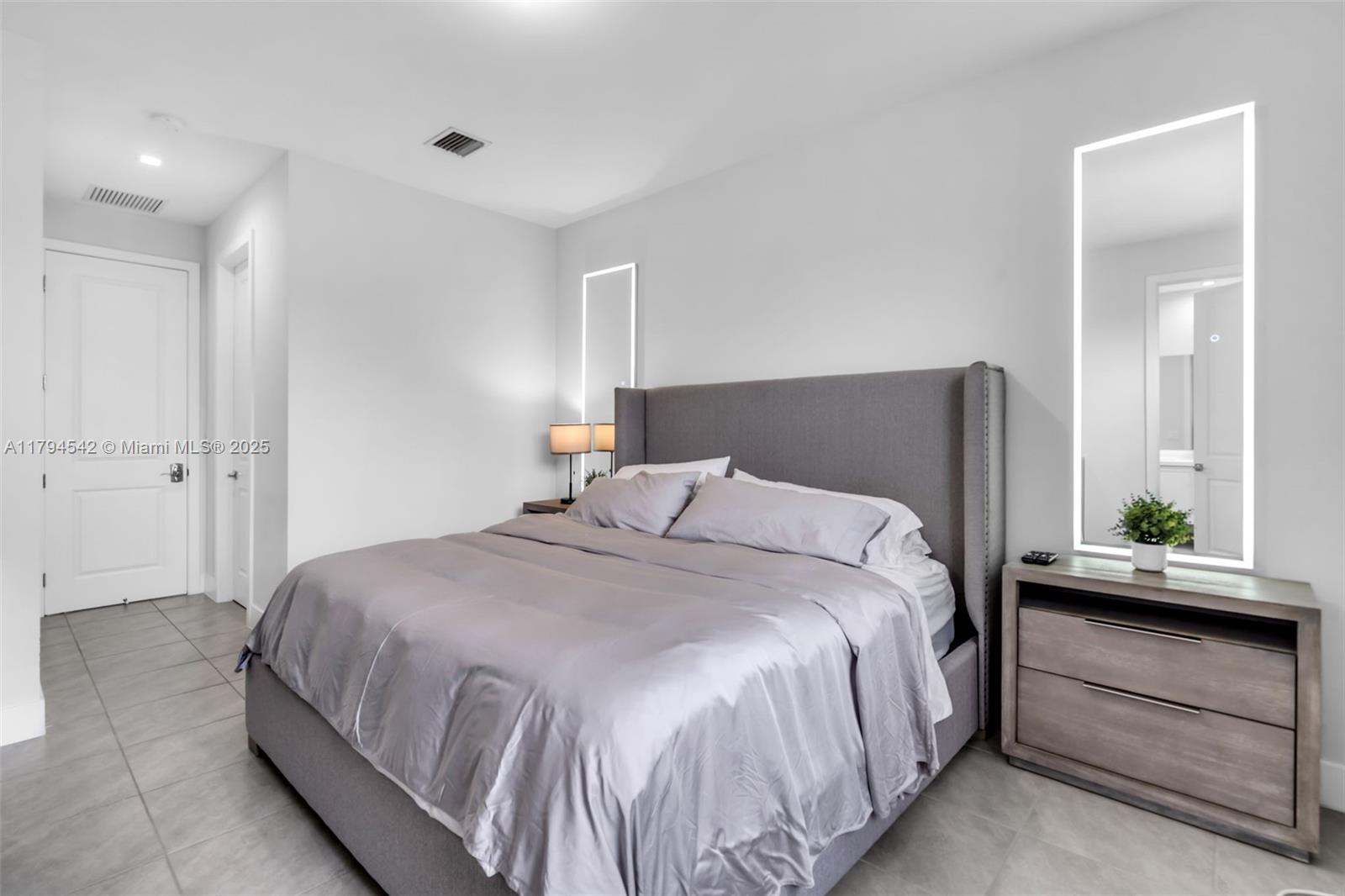 DOWNTOWN DORAL SOUTH PHAS - Residential