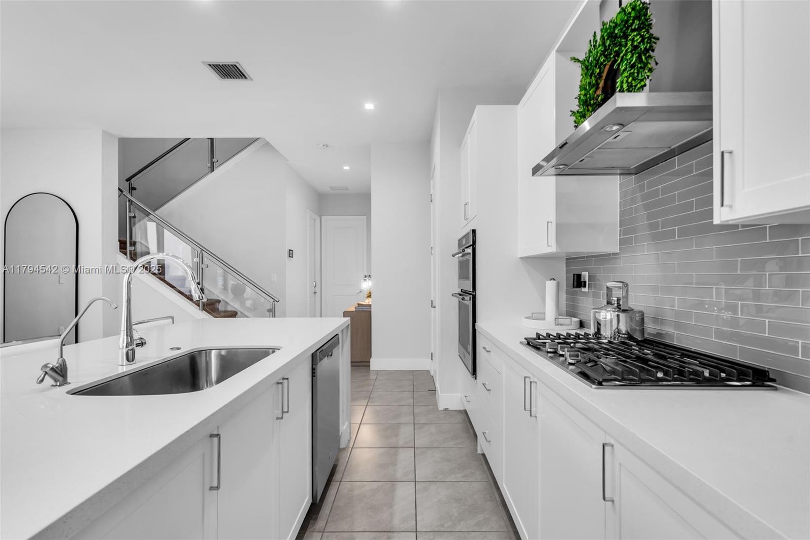 DOWNTOWN DORAL SOUTH PHAS - Residential