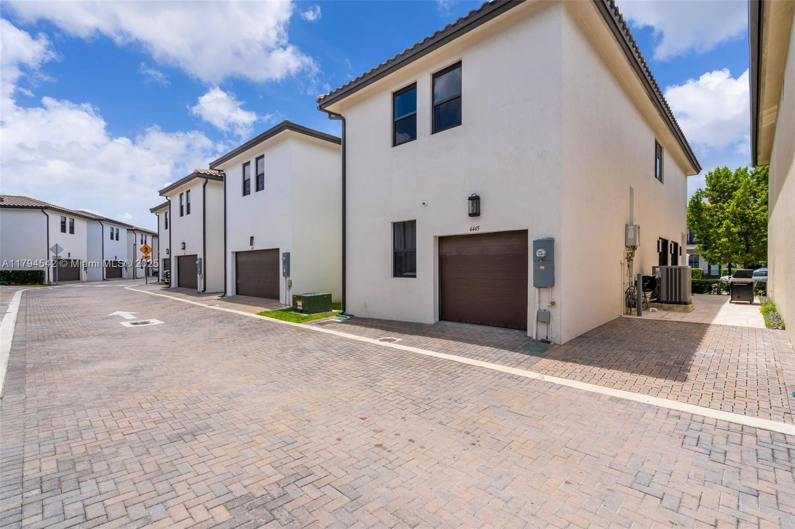 DOWNTOWN DORAL SOUTH PHAS - Residential