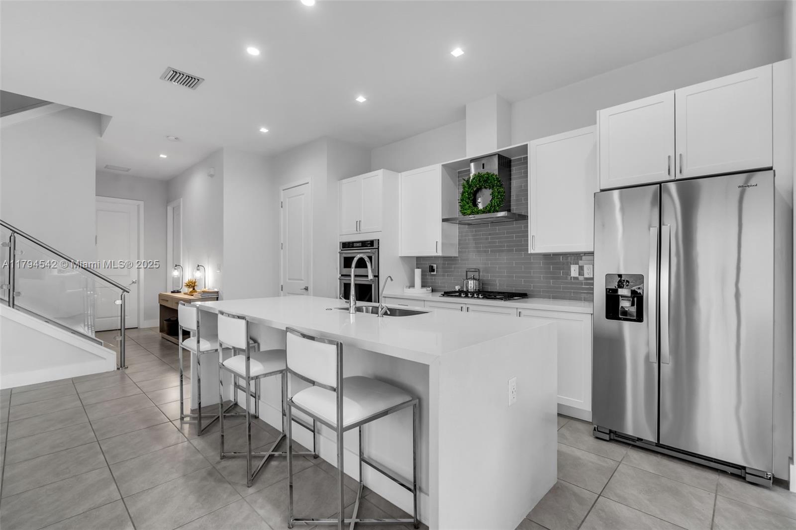 DOWNTOWN DORAL SOUTH PHAS - Residential