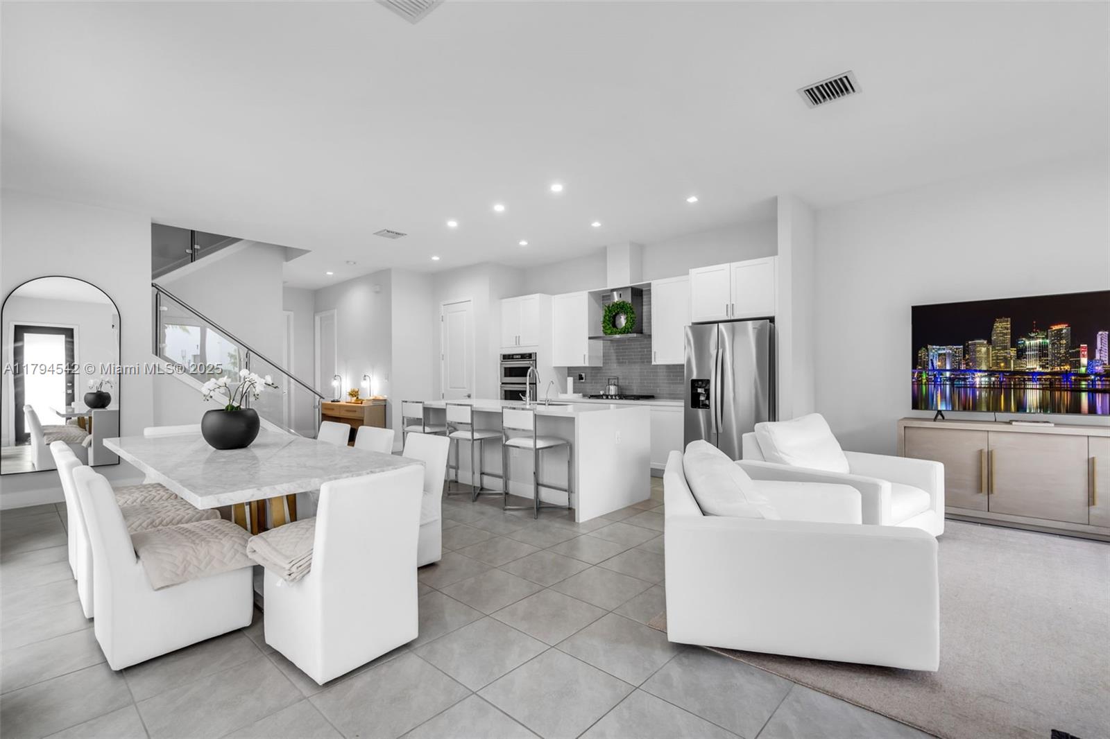 DOWNTOWN DORAL SOUTH PHAS - Residential