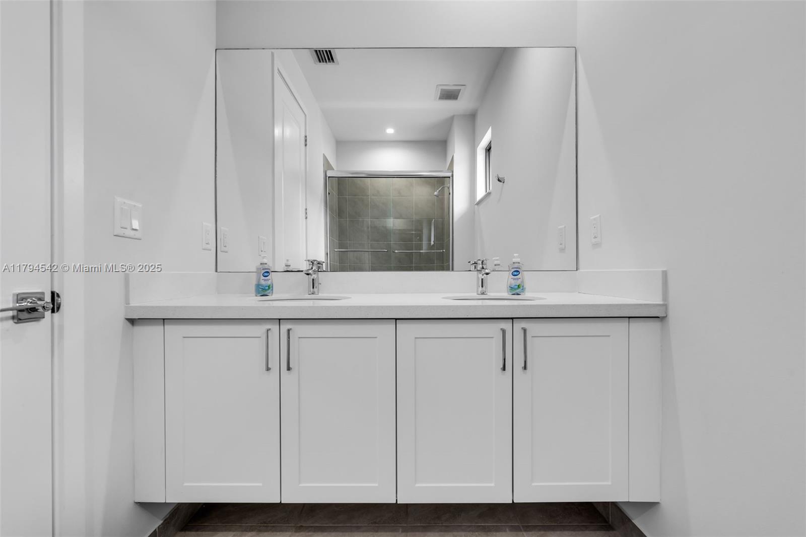 DOWNTOWN DORAL SOUTH PHAS - Residential