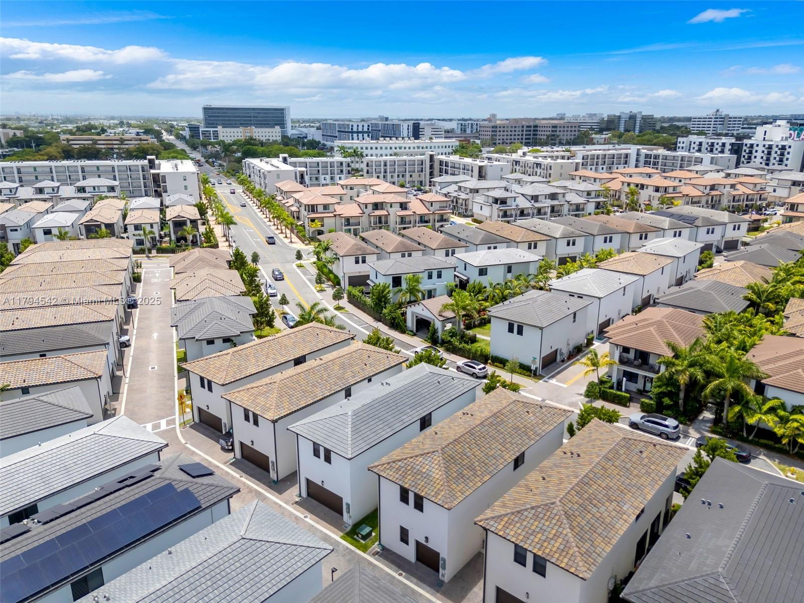 DOWNTOWN DORAL SOUTH PHAS - Residential