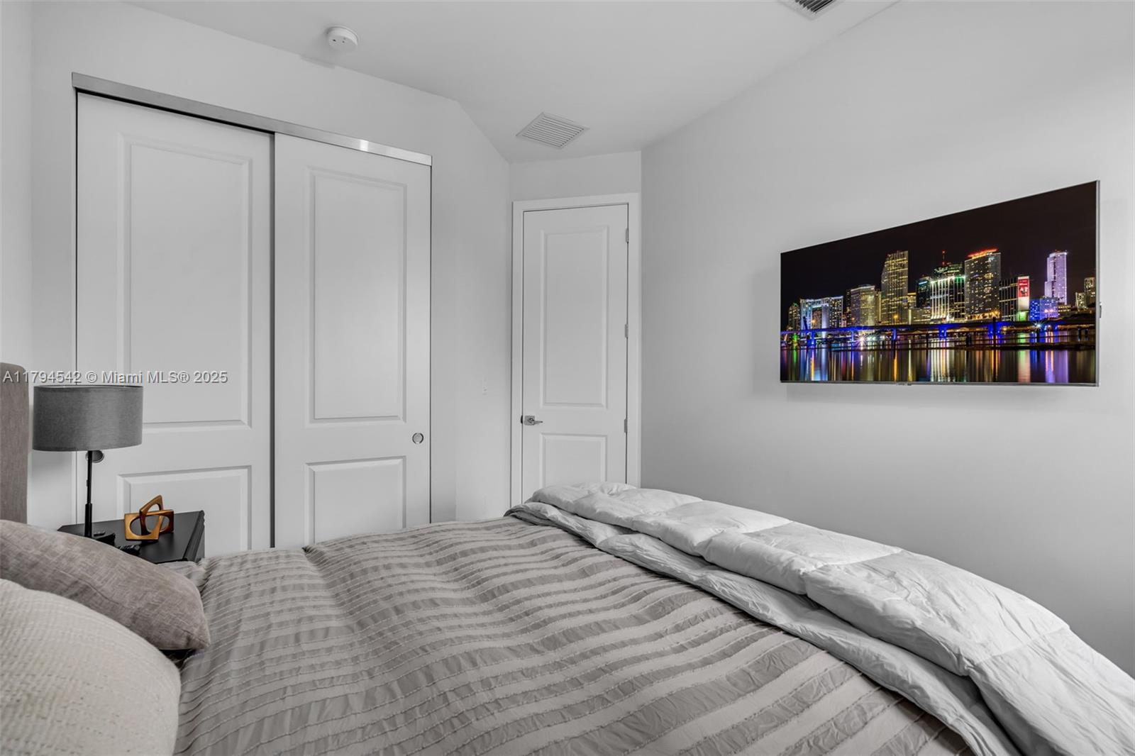DOWNTOWN DORAL SOUTH PHAS - Residential
