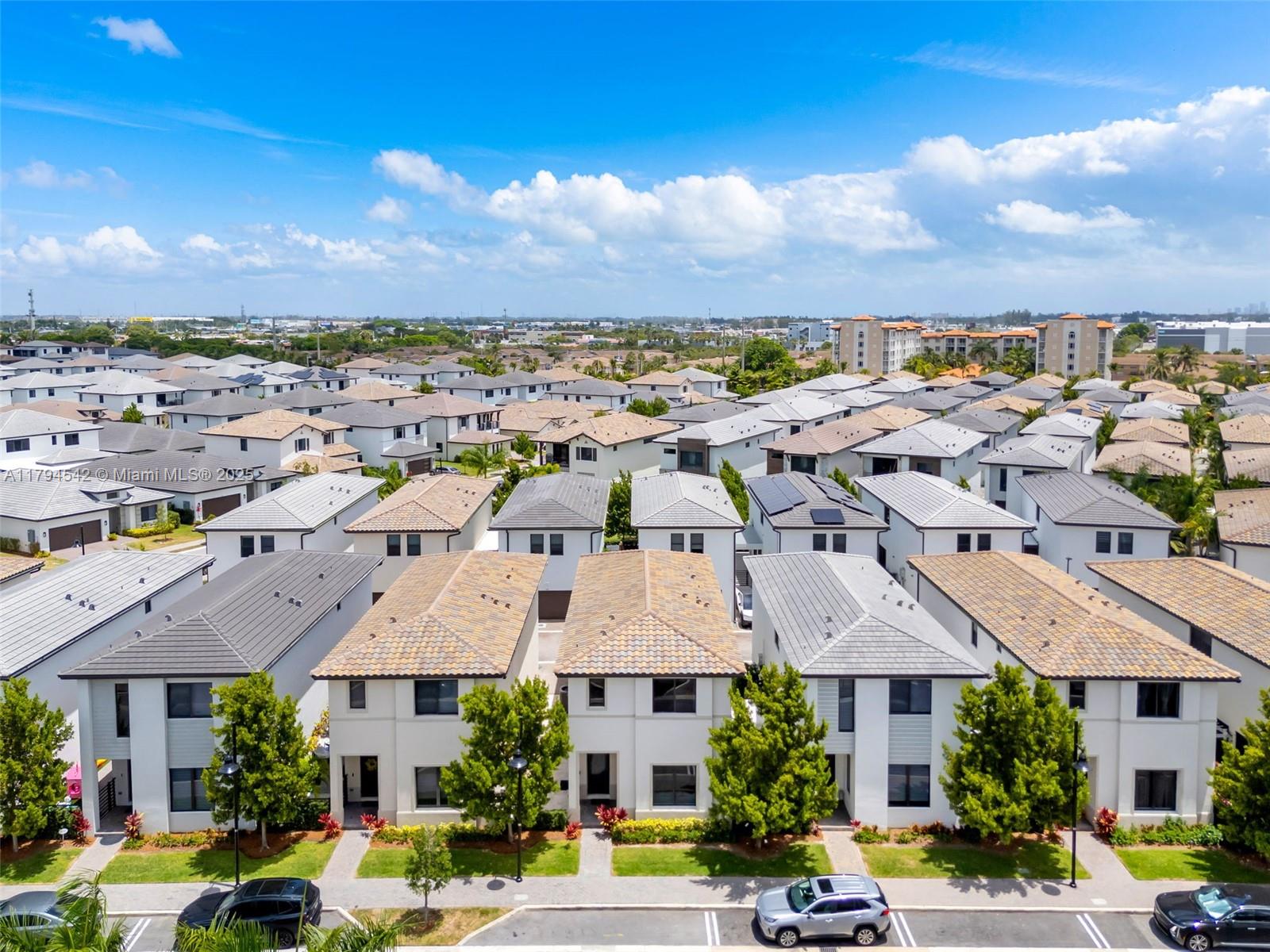DOWNTOWN DORAL SOUTH PHAS - Residential