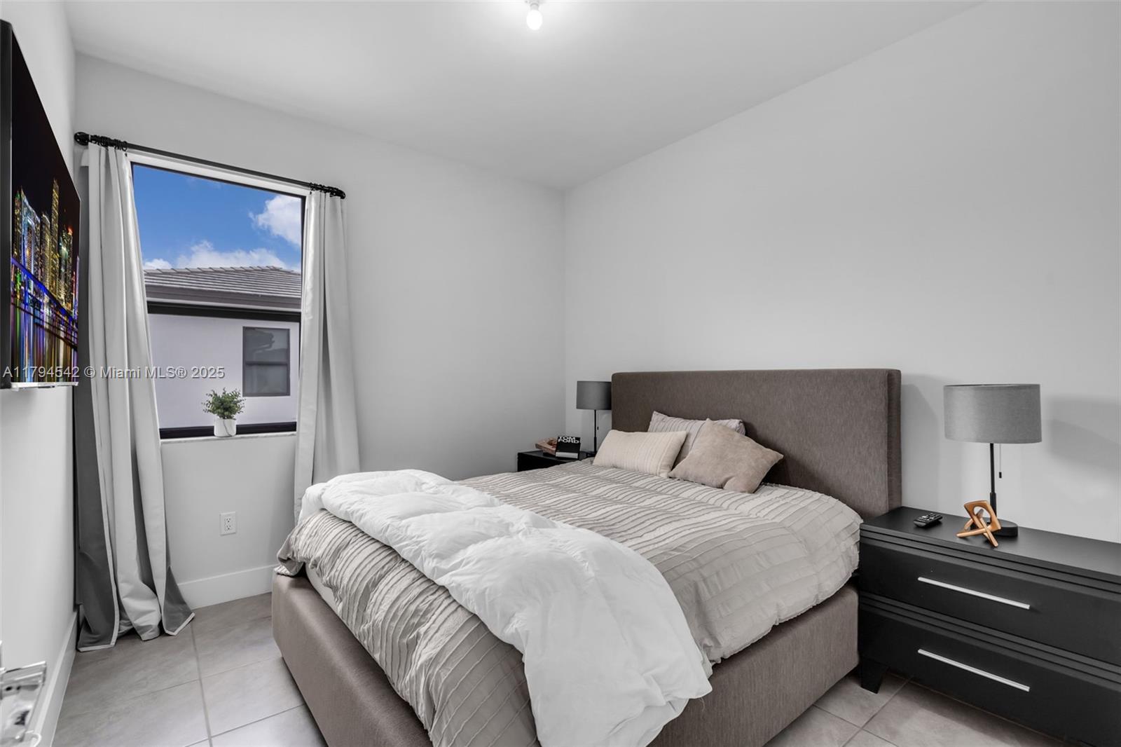 DOWNTOWN DORAL SOUTH PHAS - Residential