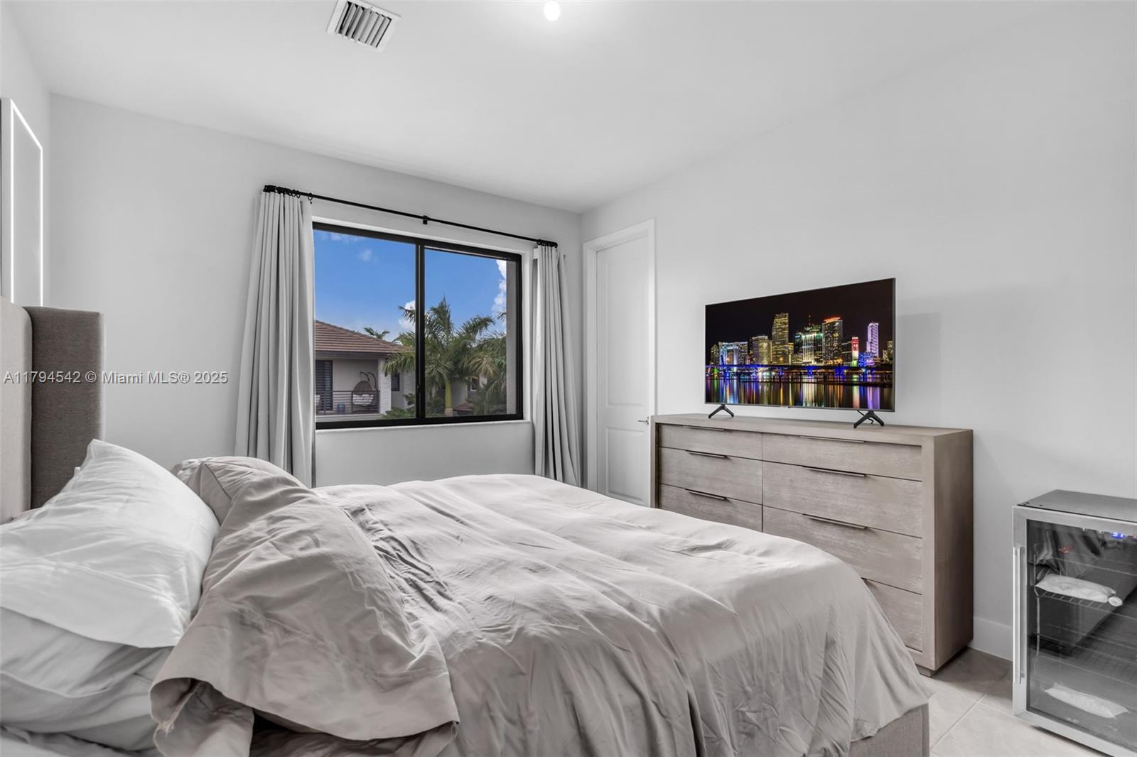 DOWNTOWN DORAL SOUTH PHAS - Residential