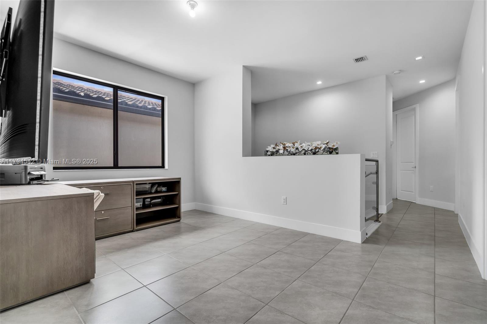 DOWNTOWN DORAL SOUTH PHAS - Residential