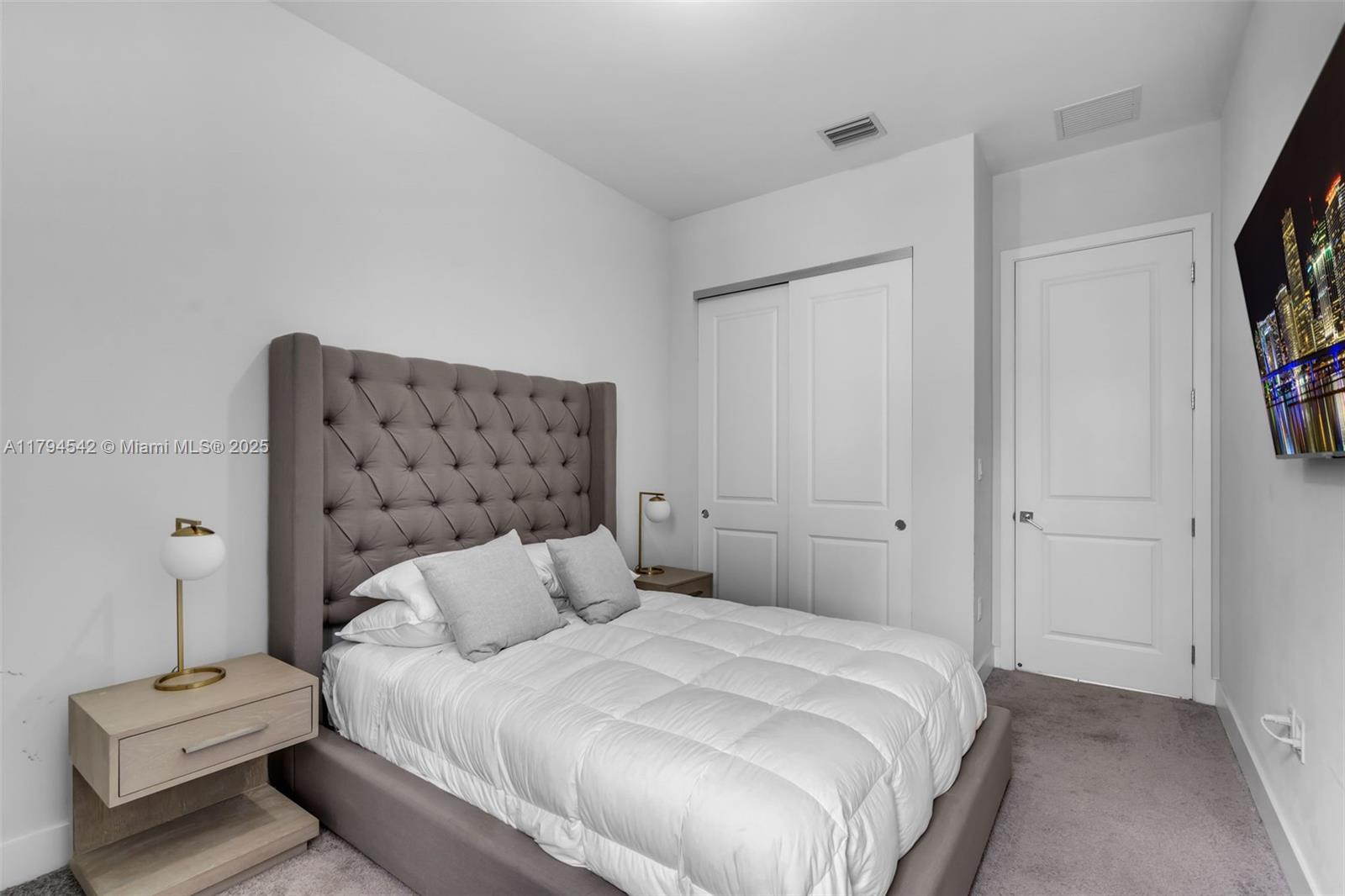 DOWNTOWN DORAL SOUTH PHAS - Residential