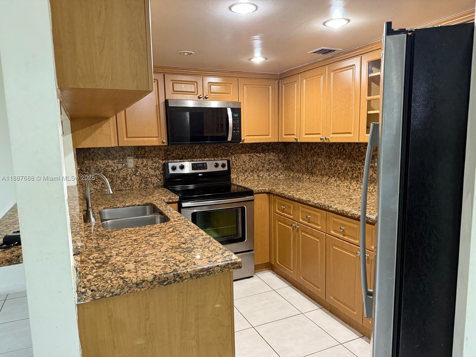 Excellent Location. Beautiful and spacious 2 bedrooms 2 bathrooms 2 level high ceiling condo. Tile floors on the
first level, wood floors on second level. Bedroom and full bath on the 1st floor, Huge Master on the second floor.
Brand new kitchen with stainless appliances. Beautiful lake view through a screened balcony. 1 designated and
guest parking, Great amenities, kid's playground, pool, gym. Gated community with video and audio cameras
through out the complex.