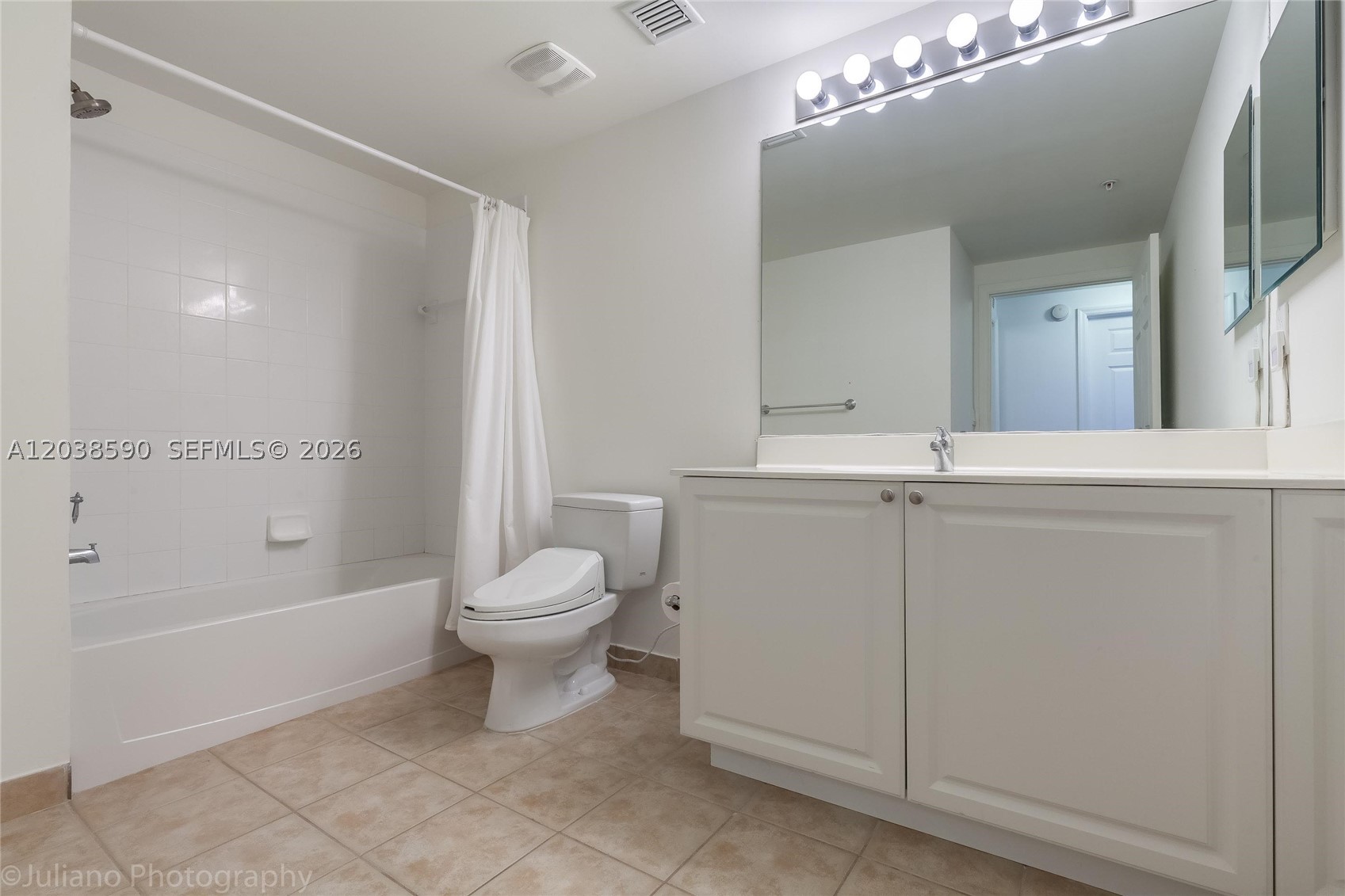 PUERTA DE PALMAS CONDO - Residential