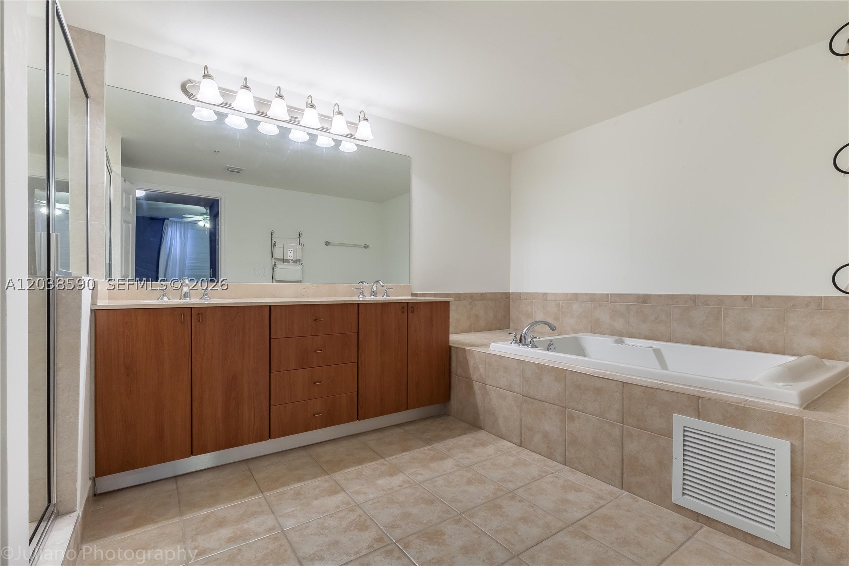 PUERTA DE PALMAS CONDO - Residential
