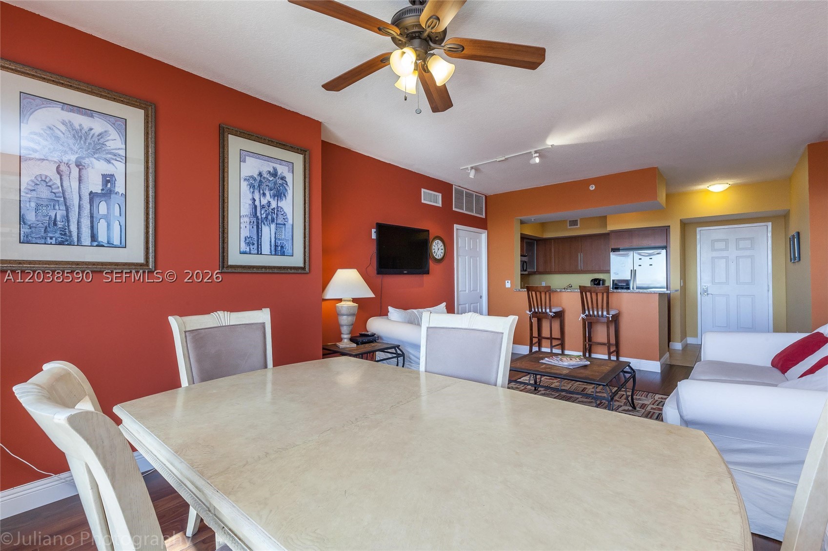 PUERTA DE PALMAS CONDO - Residential