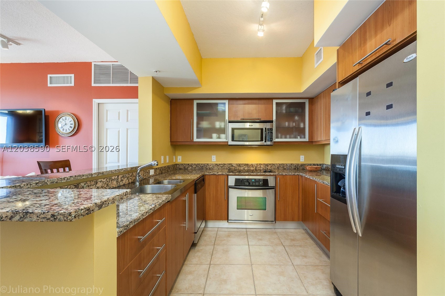 PUERTA DE PALMAS CONDO - Residential