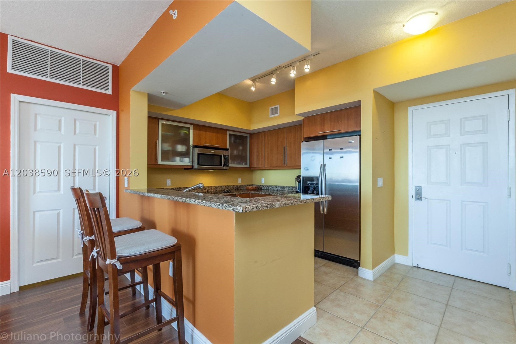 PUERTA DE PALMAS CONDO - Residential