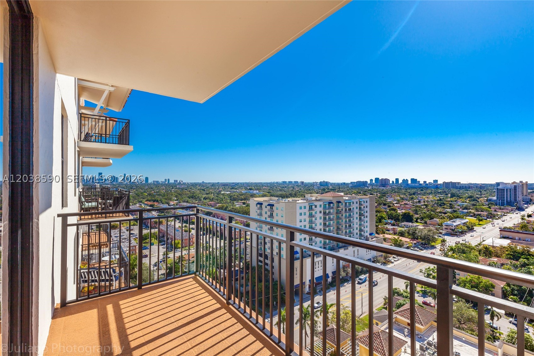 PUERTA DE PALMAS CONDO - Residential
