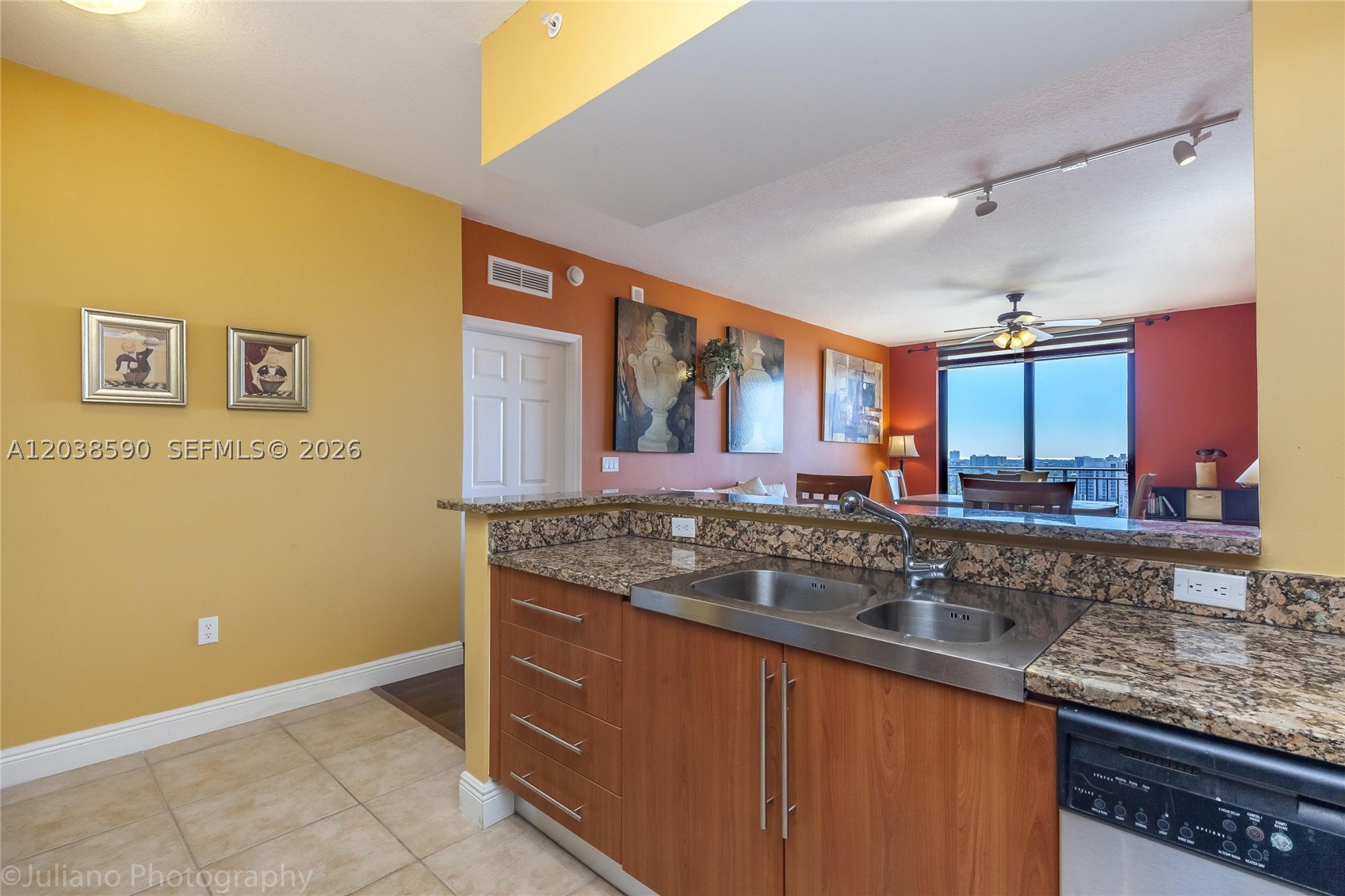 PUERTA DE PALMAS CONDO - Residential
