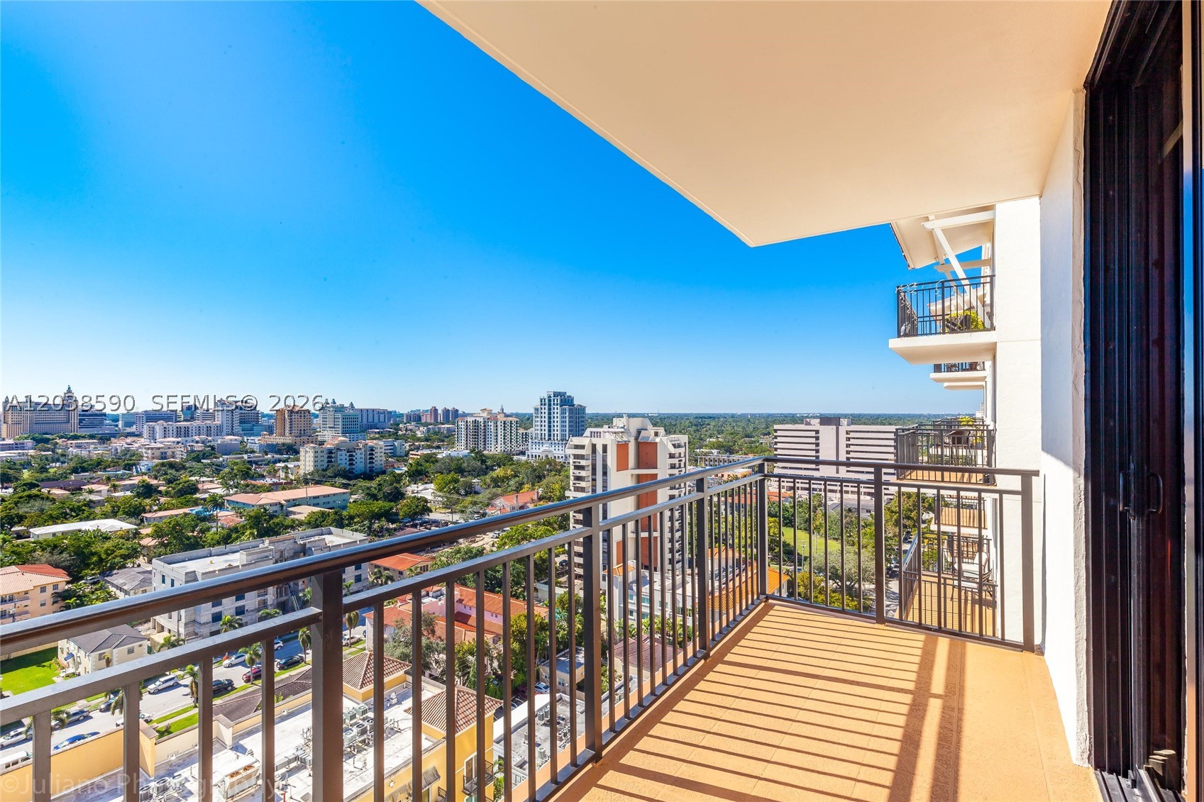 PUERTA DE PALMAS CONDO - Residential