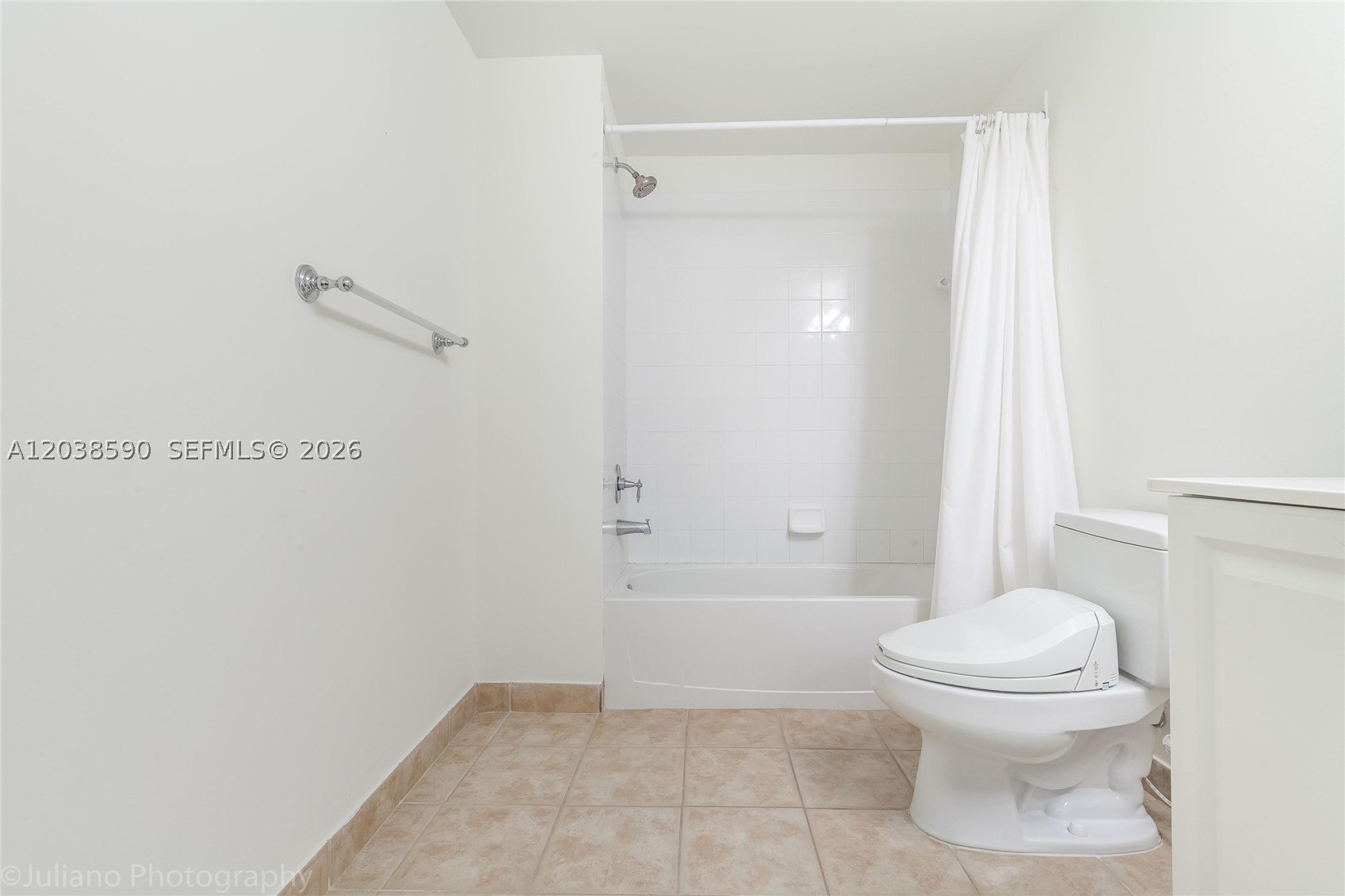 PUERTA DE PALMAS CONDO - Residential