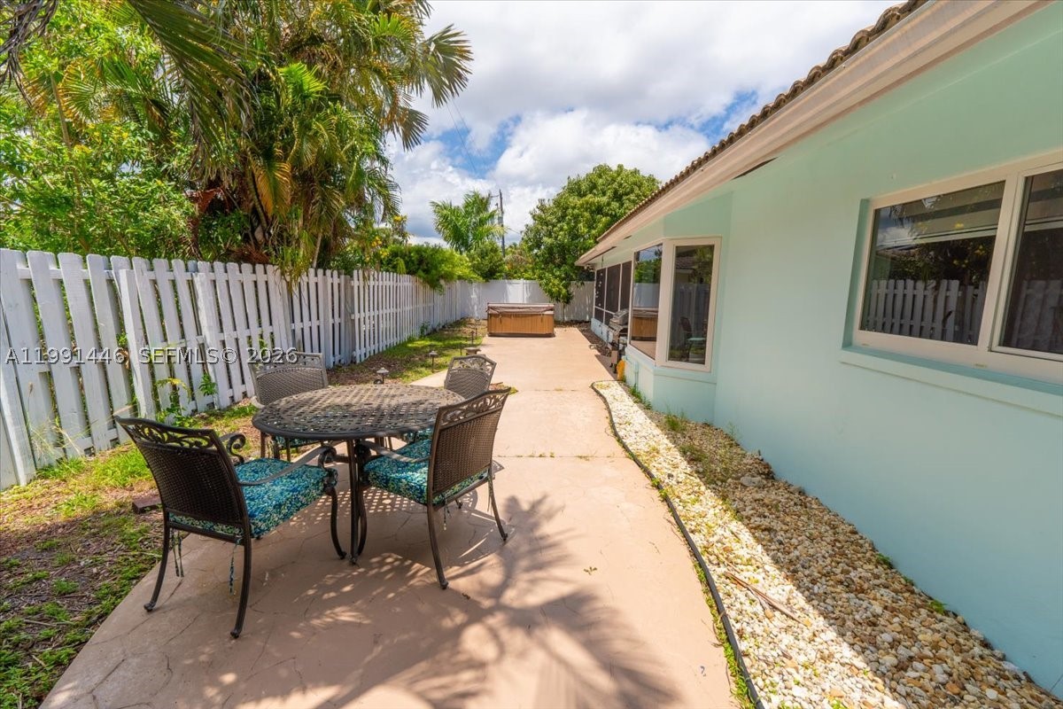 JENADA ISLE - Residential