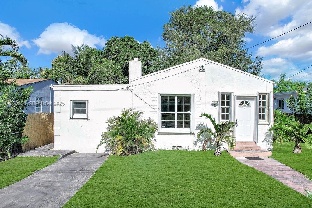Bright and inviting Junior 1-bedroom unit in the heart of the Miami Design District/Buena Vista area. This unit features an open living space, modern layout, and plenty of natural light. Conveniently located near Midtown, Wynwood, Downtown, major highways, as well as top shopping and dining destinations.

Enjoy added convenience with a laundry service just a short walk away (within 4 blocks). Perfect for anyone looking for comfort and accessibility in a vibrant neighborhood.

Contact us today to schedule a viewing. Easy to show with fast approval.
