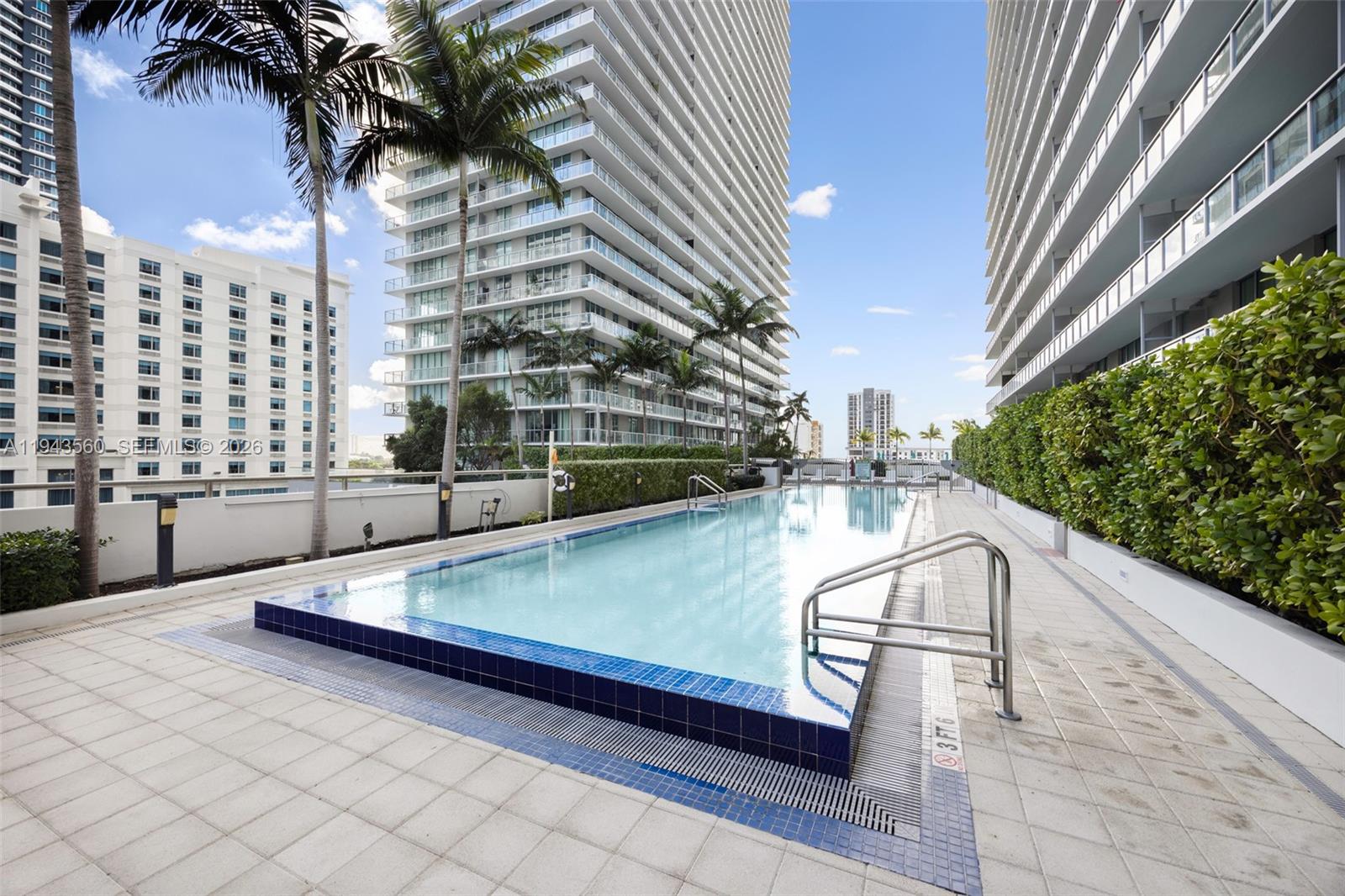THE AXIS ON BRICKELL COND - Residential