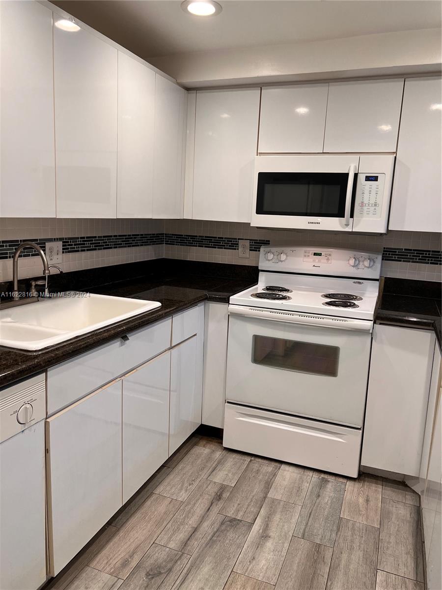 LIVE OAK CONDO FIVE - Residential Lease