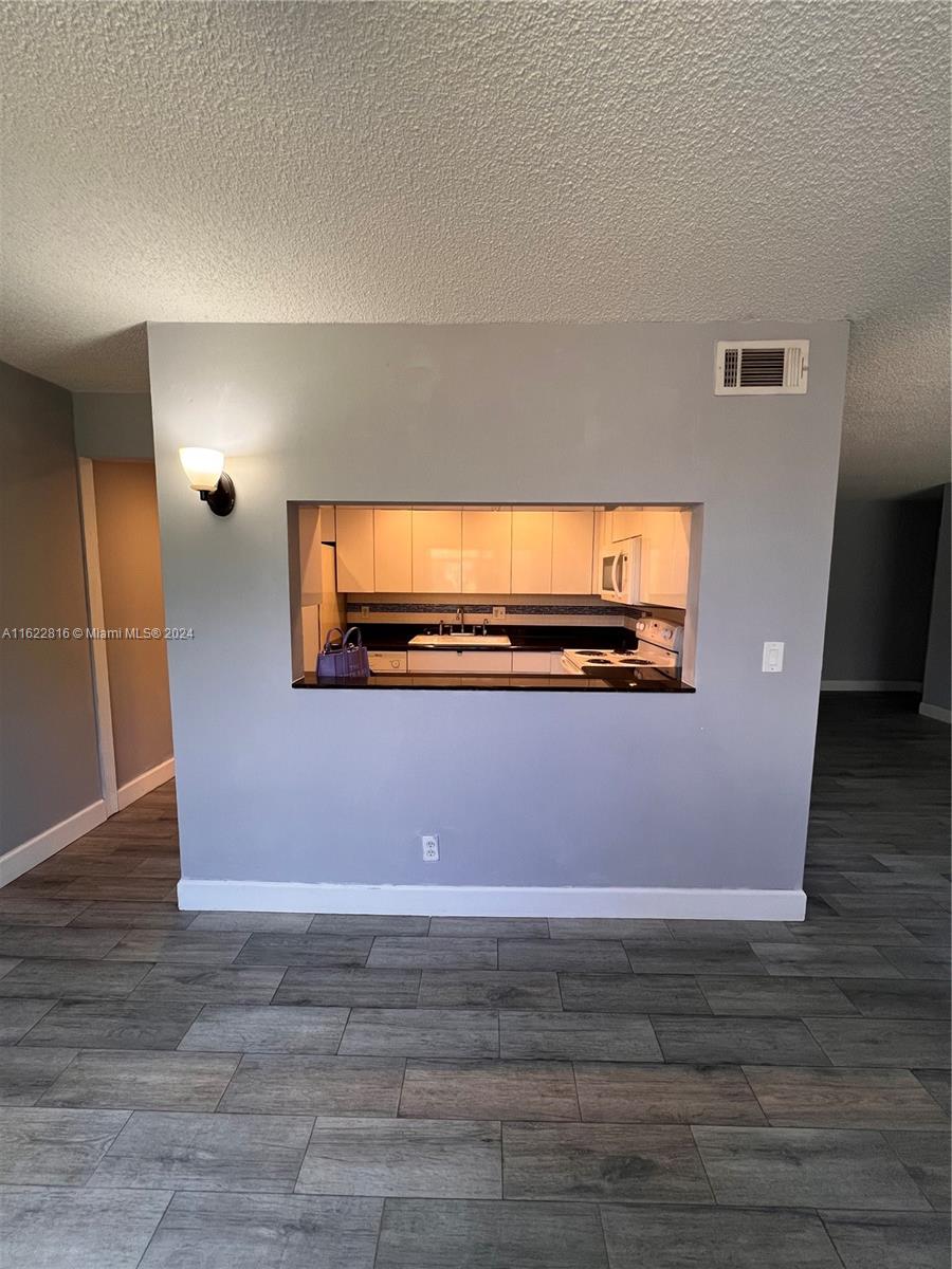LIVE OAK CONDO FIVE - Residential Lease