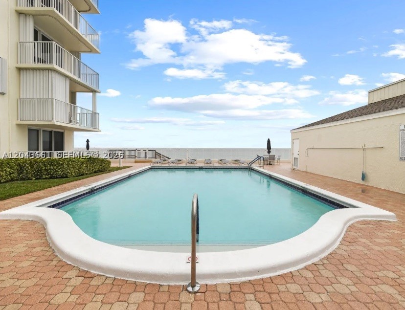 LE CHATEAU ROYAL CONDO - Residential