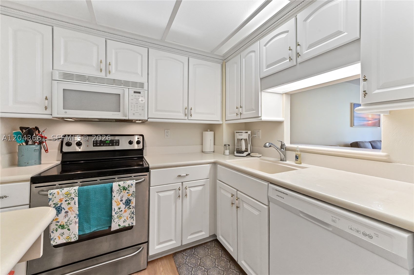 LE CHATEAU ROYAL CONDO - Residential